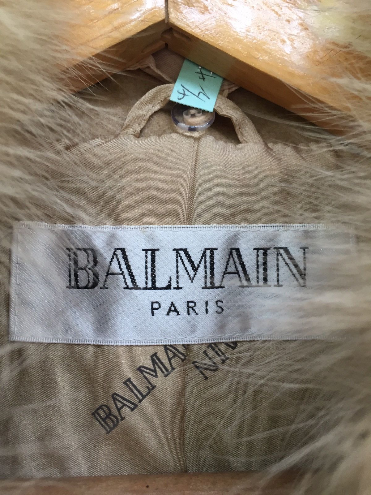 Balmain BALMAIN PARIS BUTTON DOWN DETACHABLE FUR(WOMEN) Size US M / EU 48-50 / 2 - 10 Thumbnail