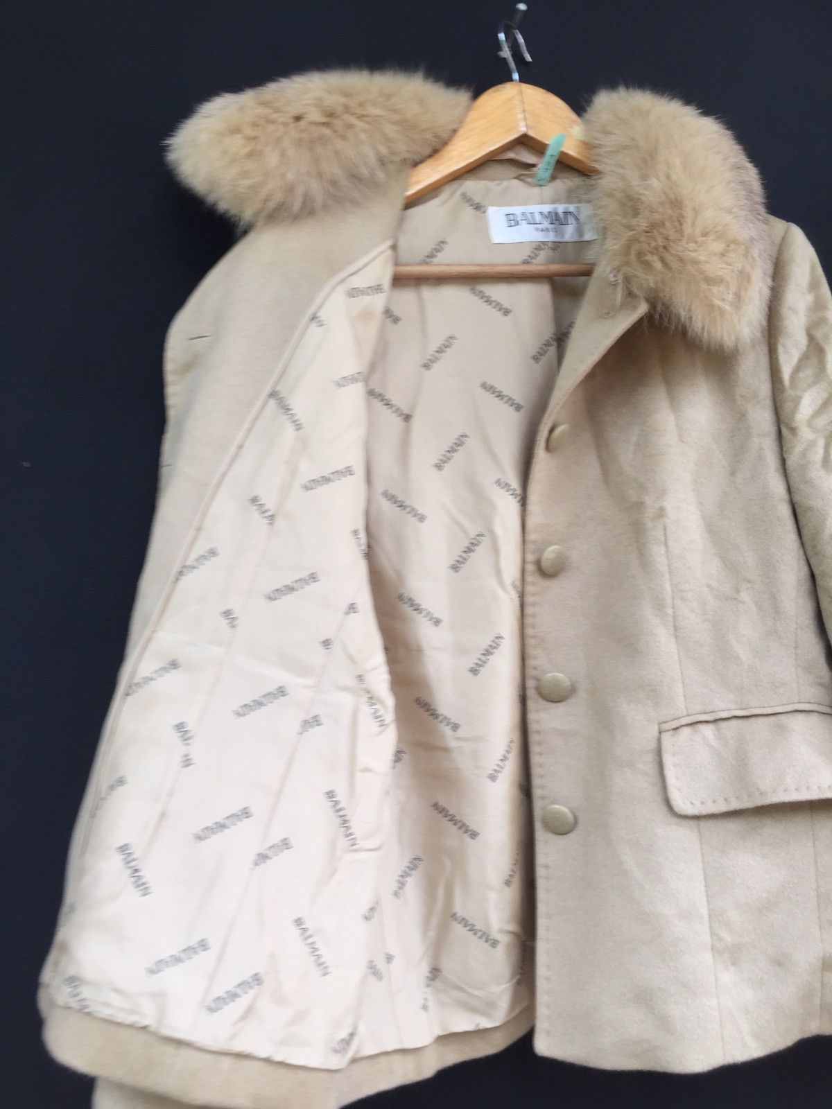 Balmain BALMAIN PARIS BUTTON DOWN DETACHABLE FUR(WOMEN) Size US M / EU 48-50 / 2 - 9 Thumbnail