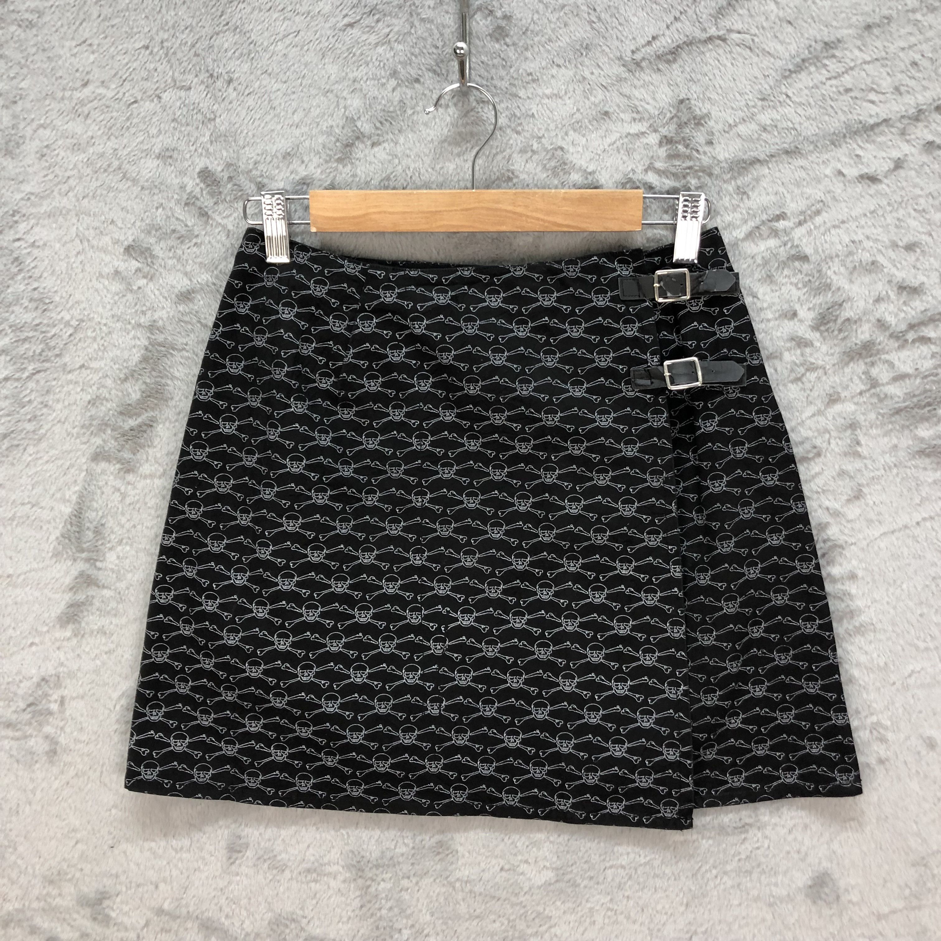 image of Lovers Rock x Skulls Super Lovers Lover Rock Skulls Printed Mini Skirts 6068-216 in Black, Women's 