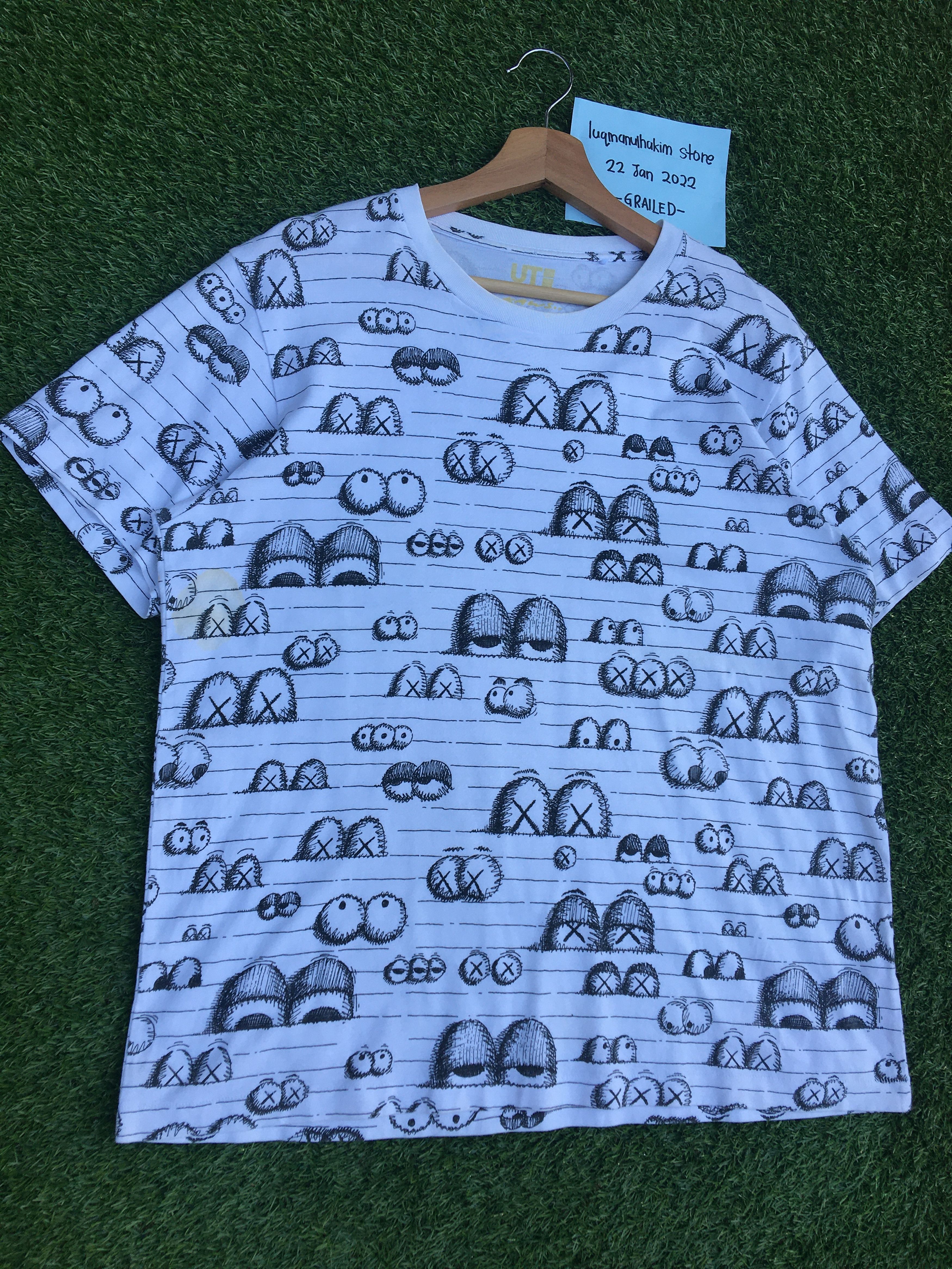Kaws × Uniqlo Rare Uniqlo x KAWS Graphic Logo Tshirt Size US L / EU 52-54 / 3 - 2 Thumbnail