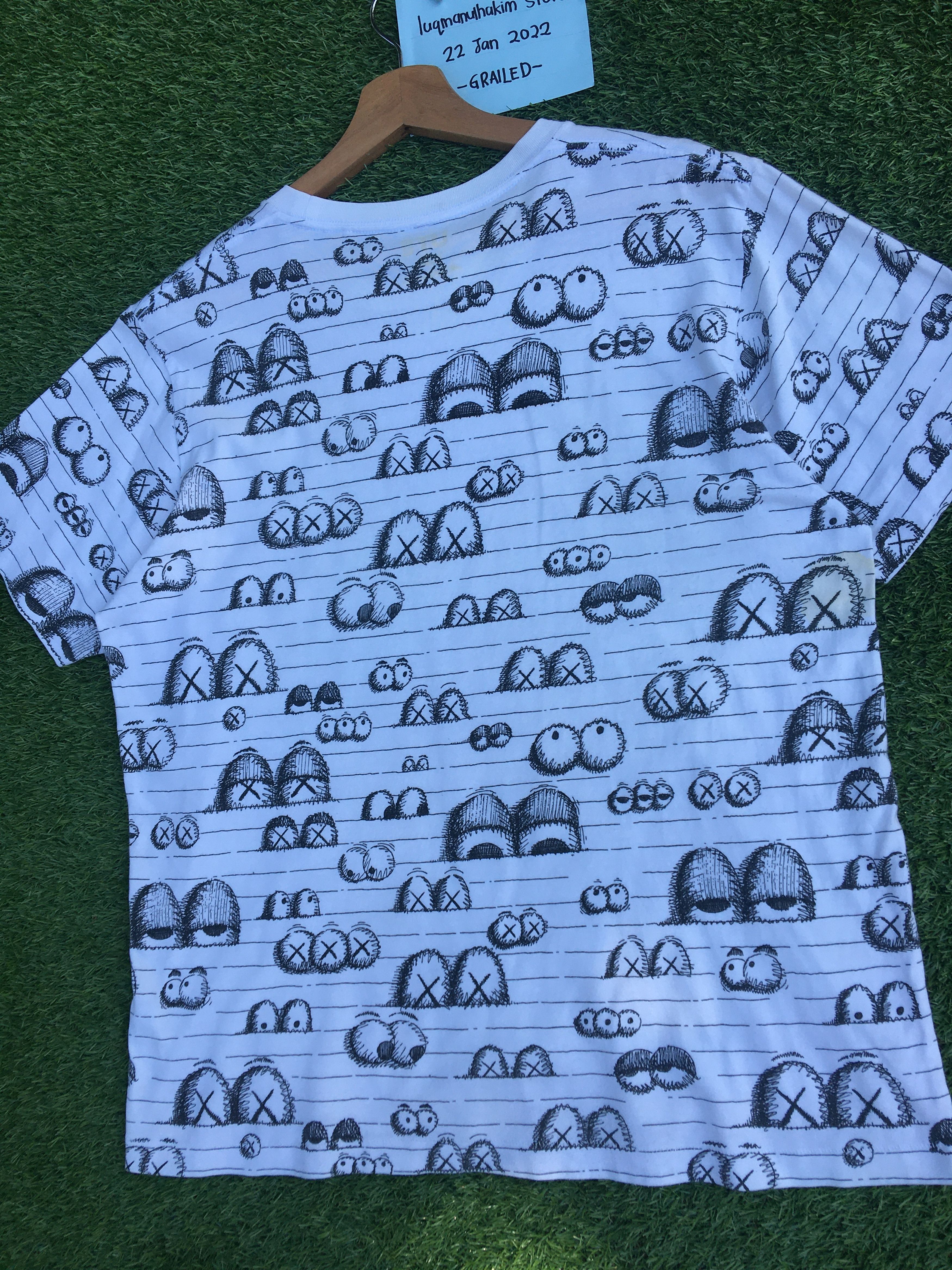 Kaws × Uniqlo Rare Uniqlo x KAWS Graphic Logo Tshirt Size US L / EU 52-54 / 3 - 12 Thumbnail