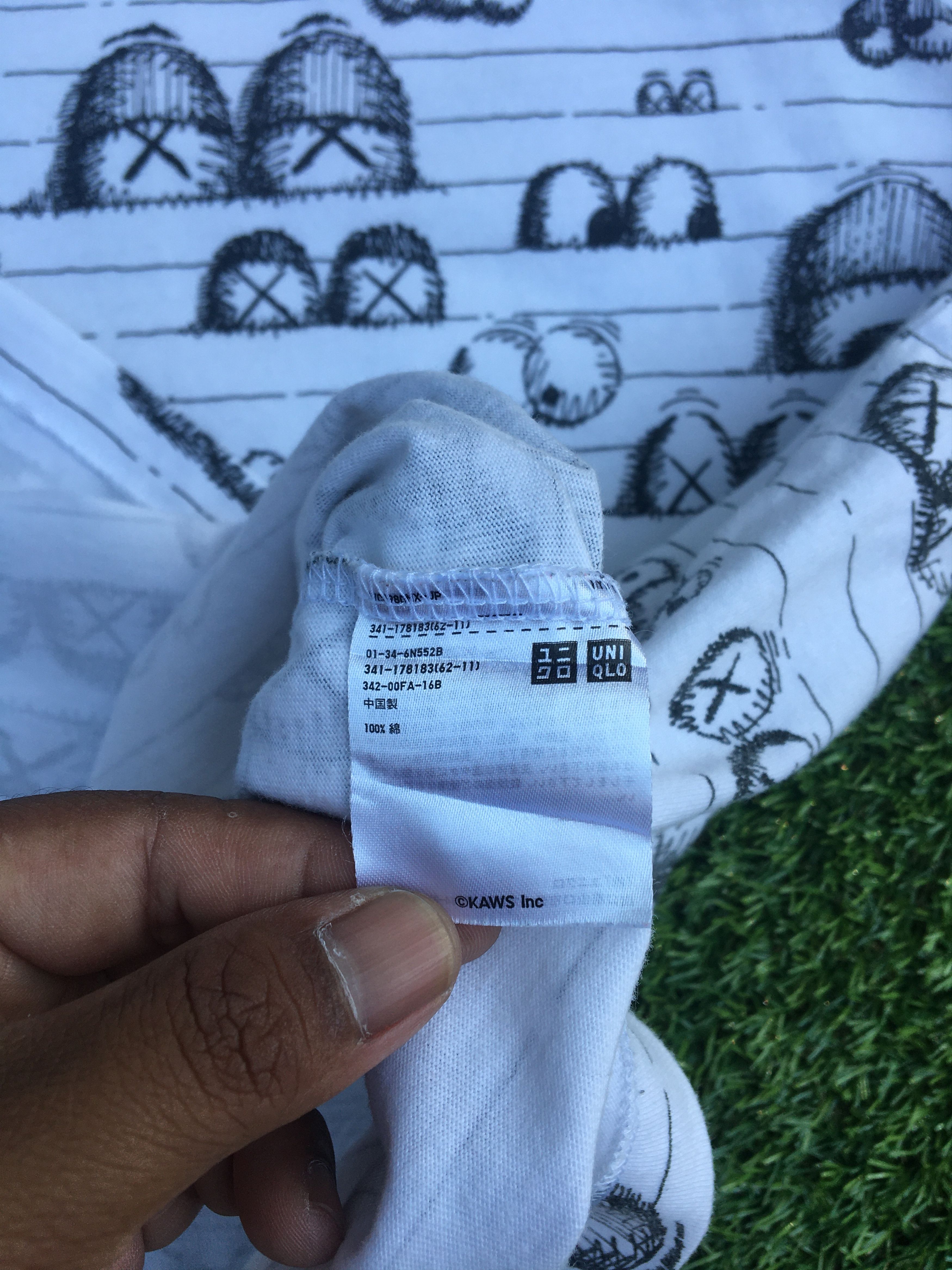 Kaws × Uniqlo Rare Uniqlo x KAWS Graphic Logo Tshirt Size US L / EU 52-54 / 3 - 7 Thumbnail