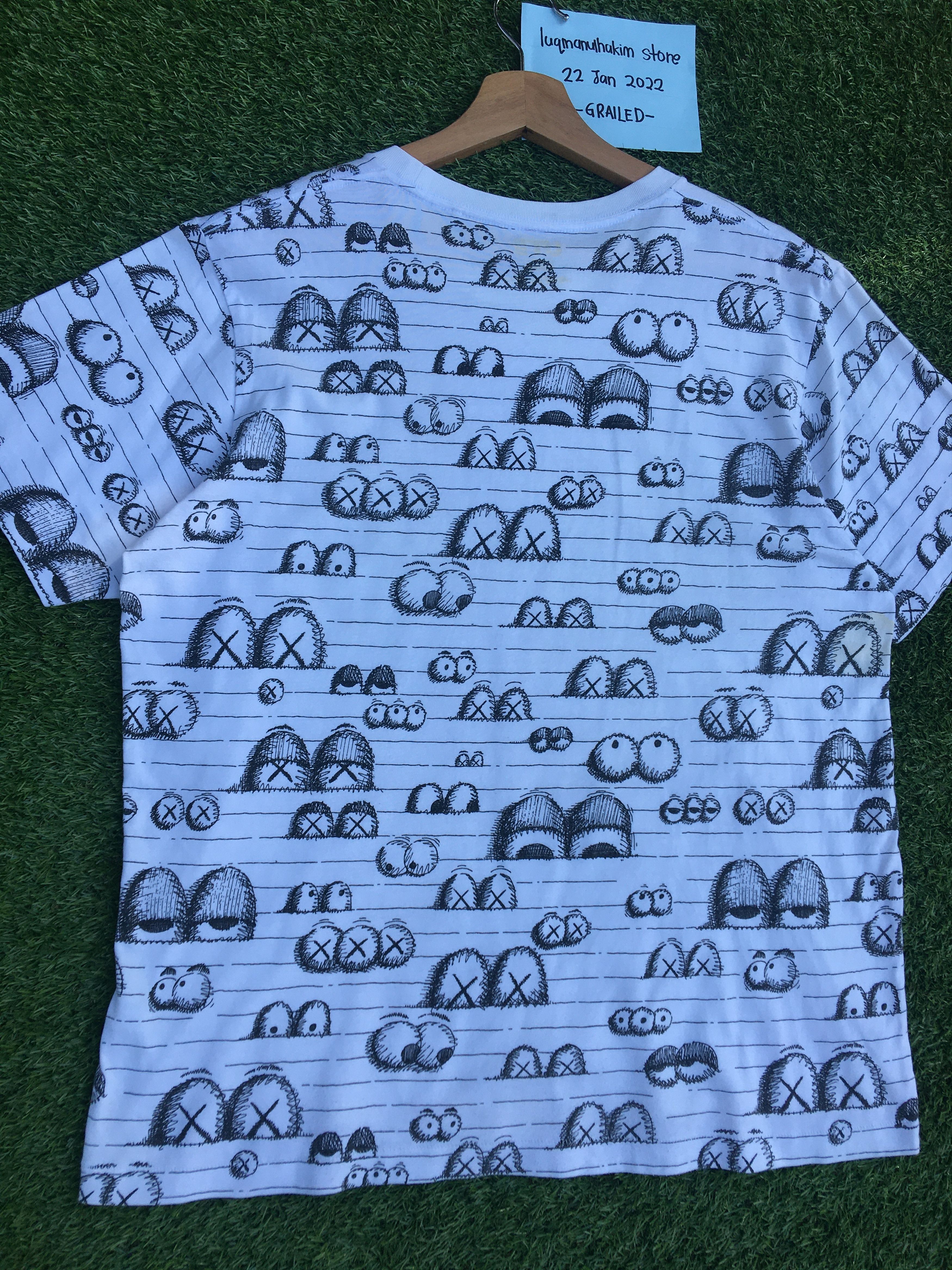 Kaws × Uniqlo Rare Uniqlo x KAWS Graphic Logo Tshirt Size US L / EU 52-54 / 3 - 11 Thumbnail