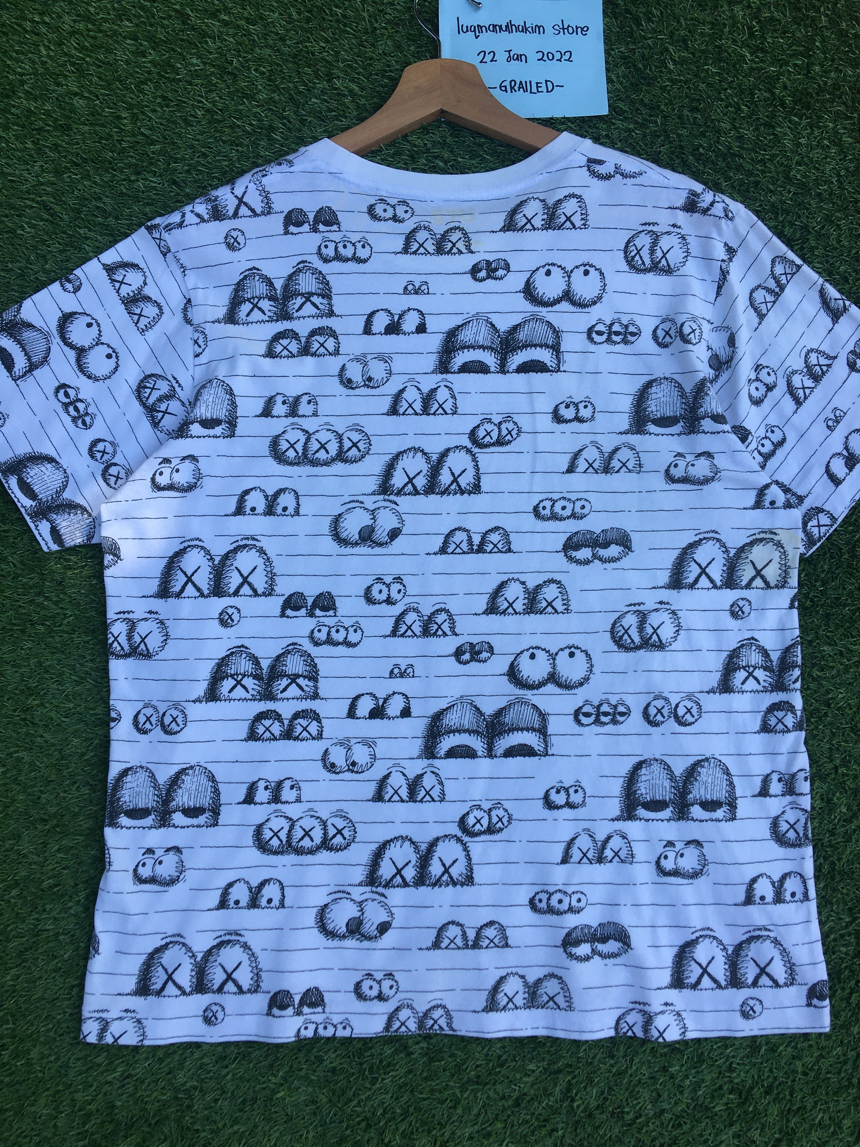 Kaws × Uniqlo Rare Uniqlo x KAWS Graphic Logo Tshirt Size US L / EU 52-54 / 3 - 10 Thumbnail