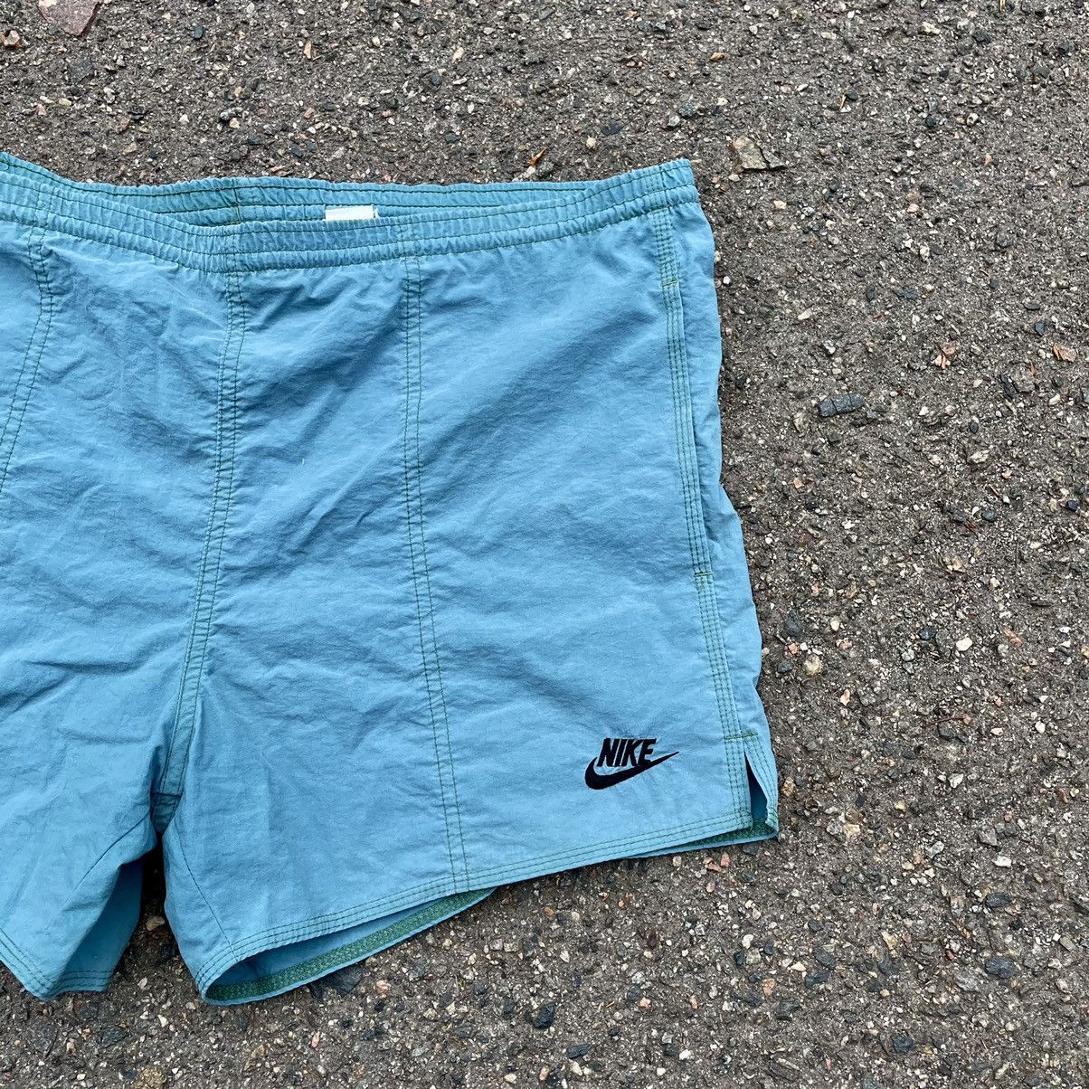 Beauty Beast Vintage Nike shorts streetwear swoosh casual y2k size M Size US 34 / EU 50 - 2 Thumbnail