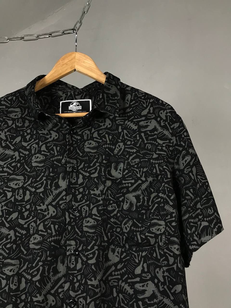 Universal Studios Jurassic World Universal studios movie monogram shirt Size US L / EU 52-54 / 3 - 2 Thumbnail