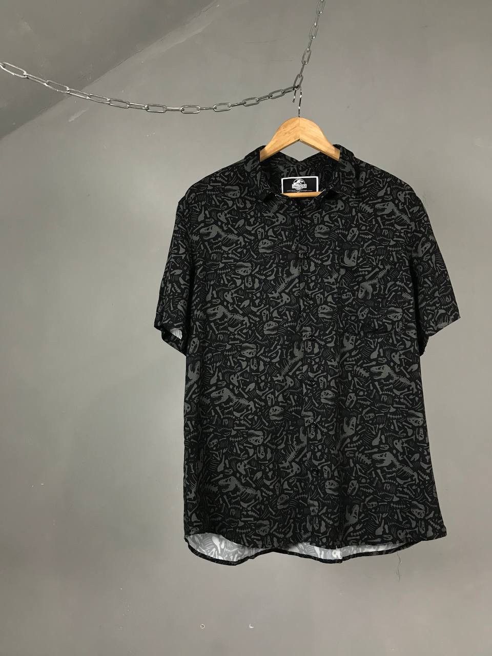 Universal Studios Jurassic World Universal studios movie monogram shirt Size US L / EU 52-54 / 3 - 1 Thumbnail