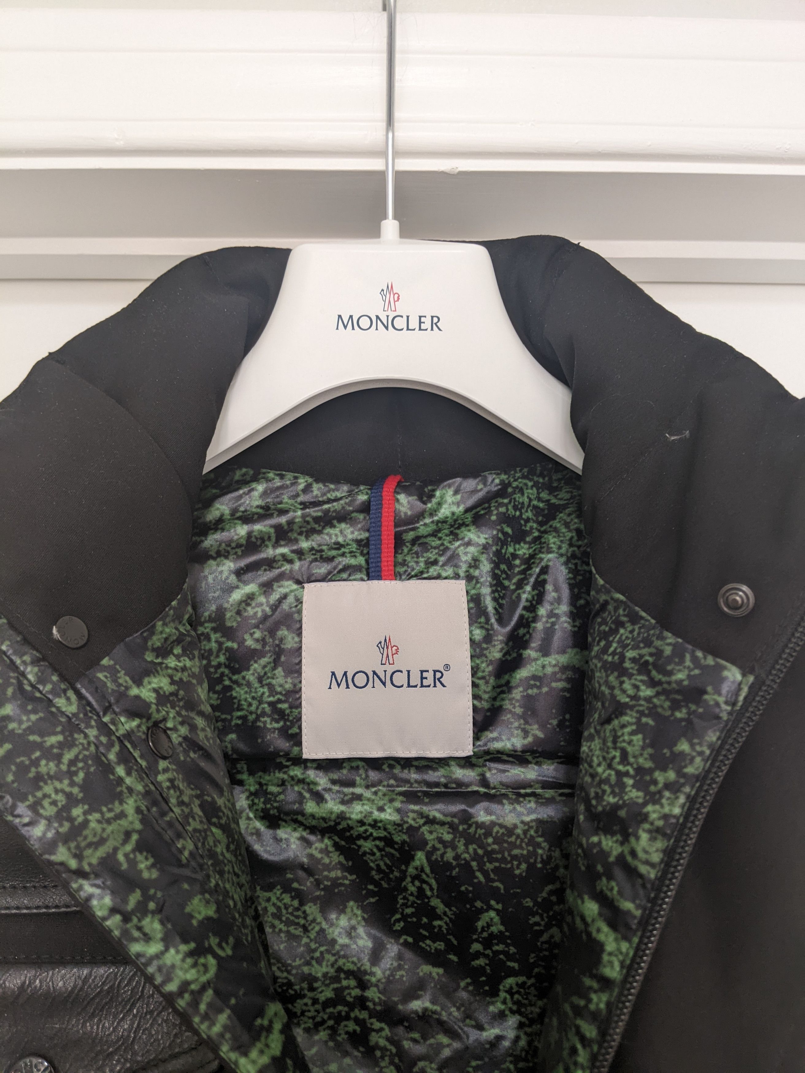 Moncler Moncler x Pharrell Black Leather Vest Size 0 / XS GRAIL Size US XS / EU 42 / 0 - 3 Thumbnail