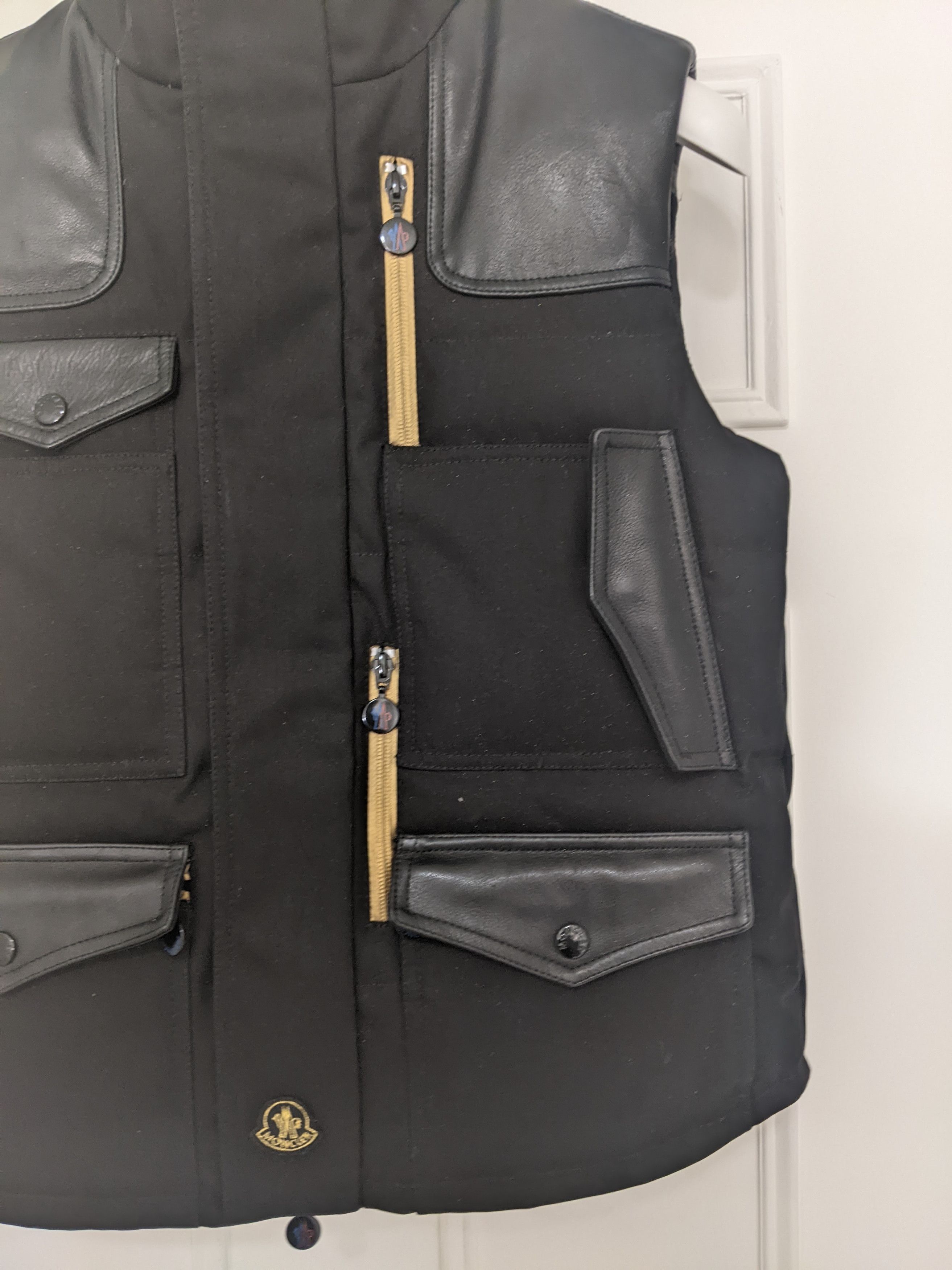 Moncler Moncler x Pharrell Black Leather Vest Size 0 / XS GRAIL Size US XS / EU 42 / 0 - 4 Thumbnail