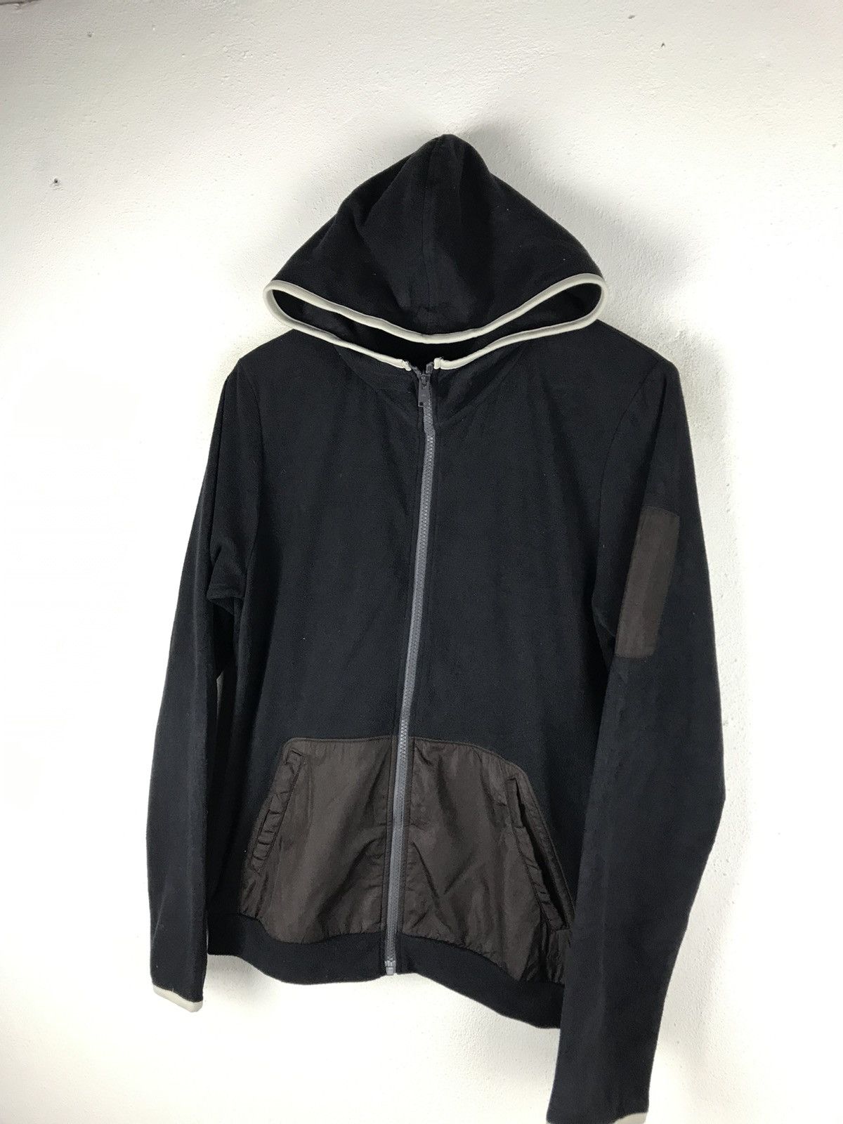 Jun Takahashi × Undercover × Uniqlo 🔥SALE🔥UNIQLO X UNDERCOVER HOODIE Size US M / EU 48-50 / 2 - 4 Thumbnail