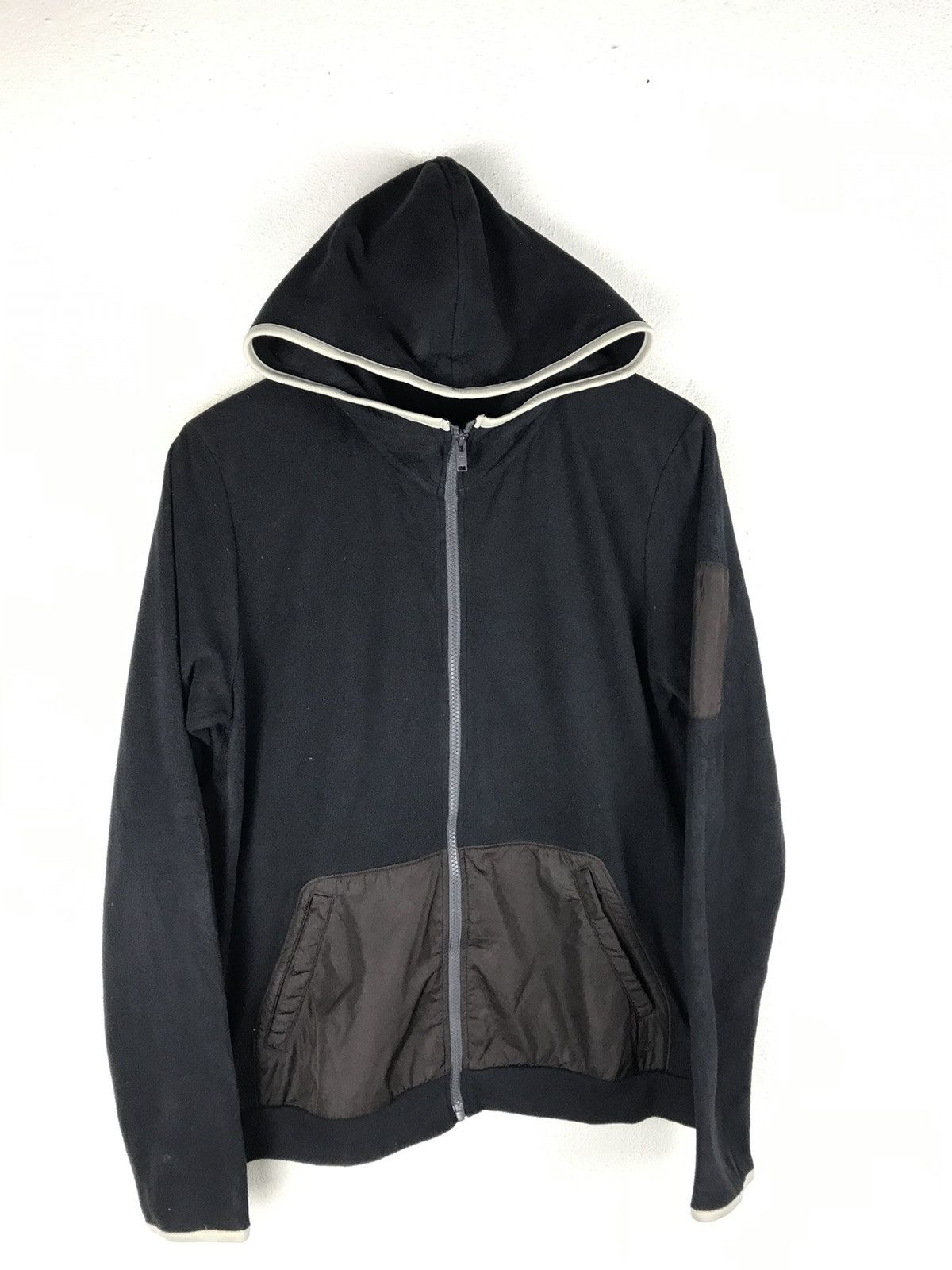 Jun Takahashi × Undercover × Uniqlo 🔥SALE🔥UNIQLO X UNDERCOVER HOODIE Size US M / EU 48-50 / 2 - 3 Thumbnail