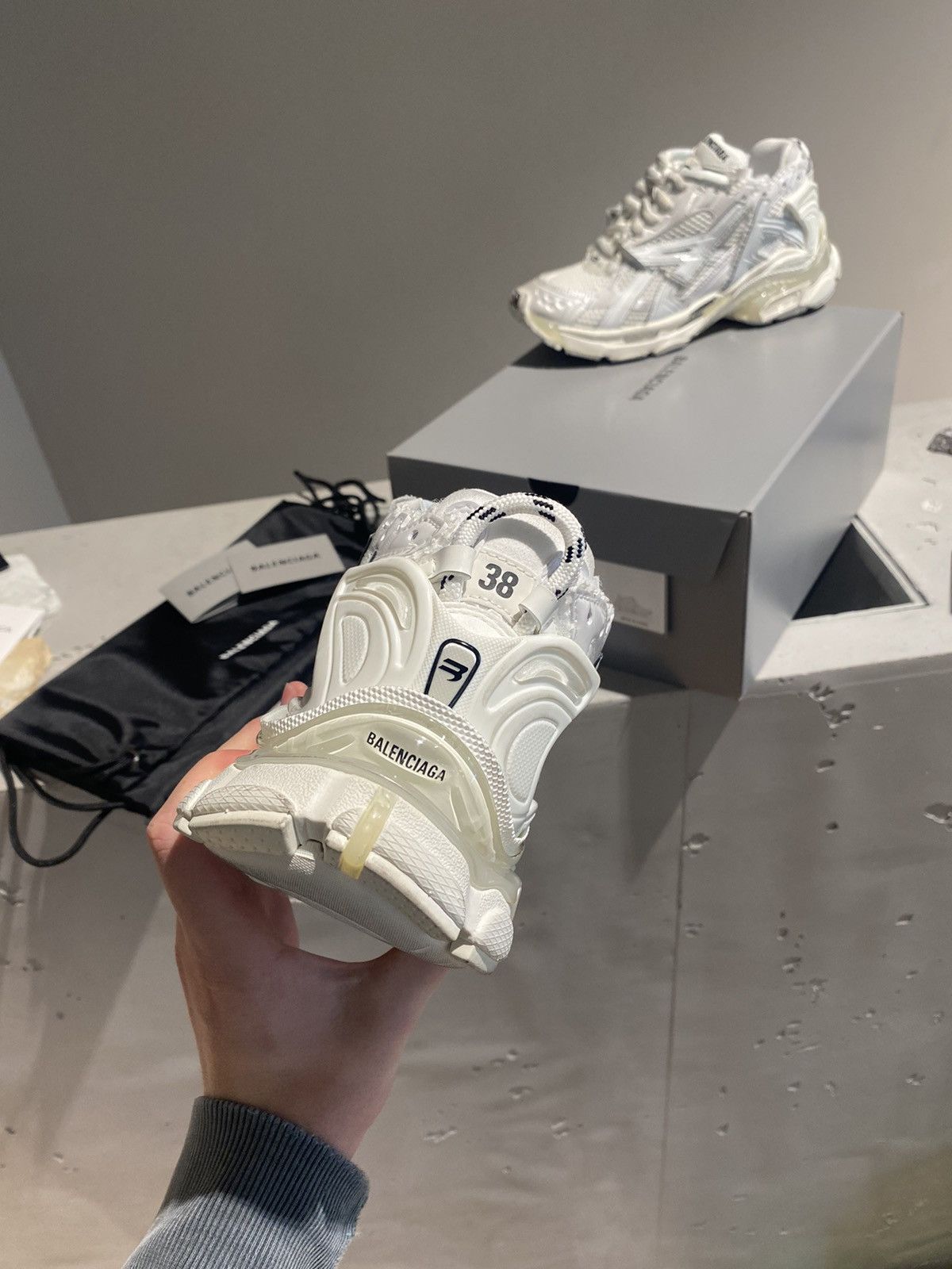 Balenciaga BNWT Balenciaga Runner Sneaker Size US 9 / IT 39 - 4 Thumbnail