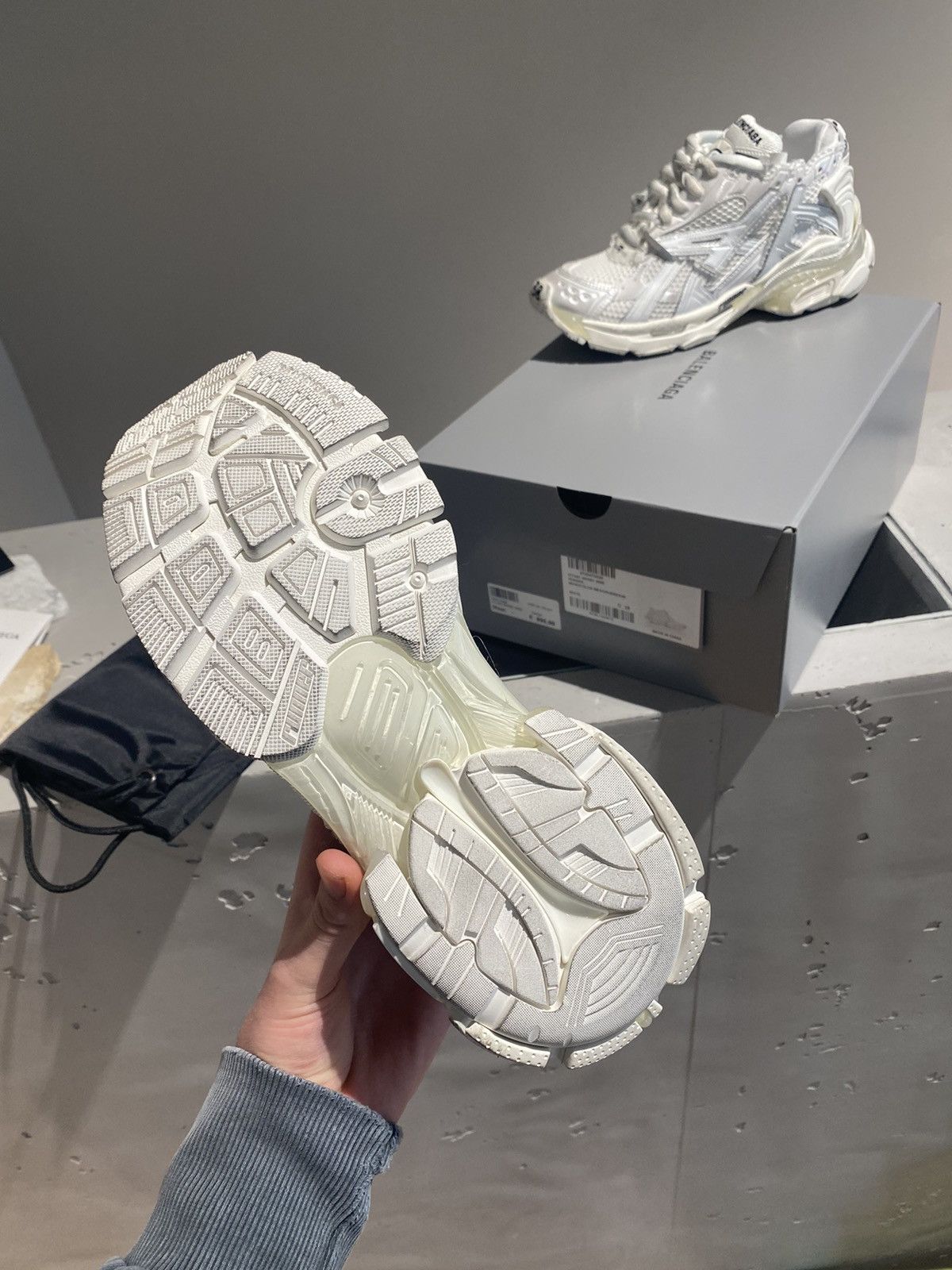 Balenciaga BNWT Balenciaga Runner Sneaker Size US 9 / IT 39 - 5 Thumbnail