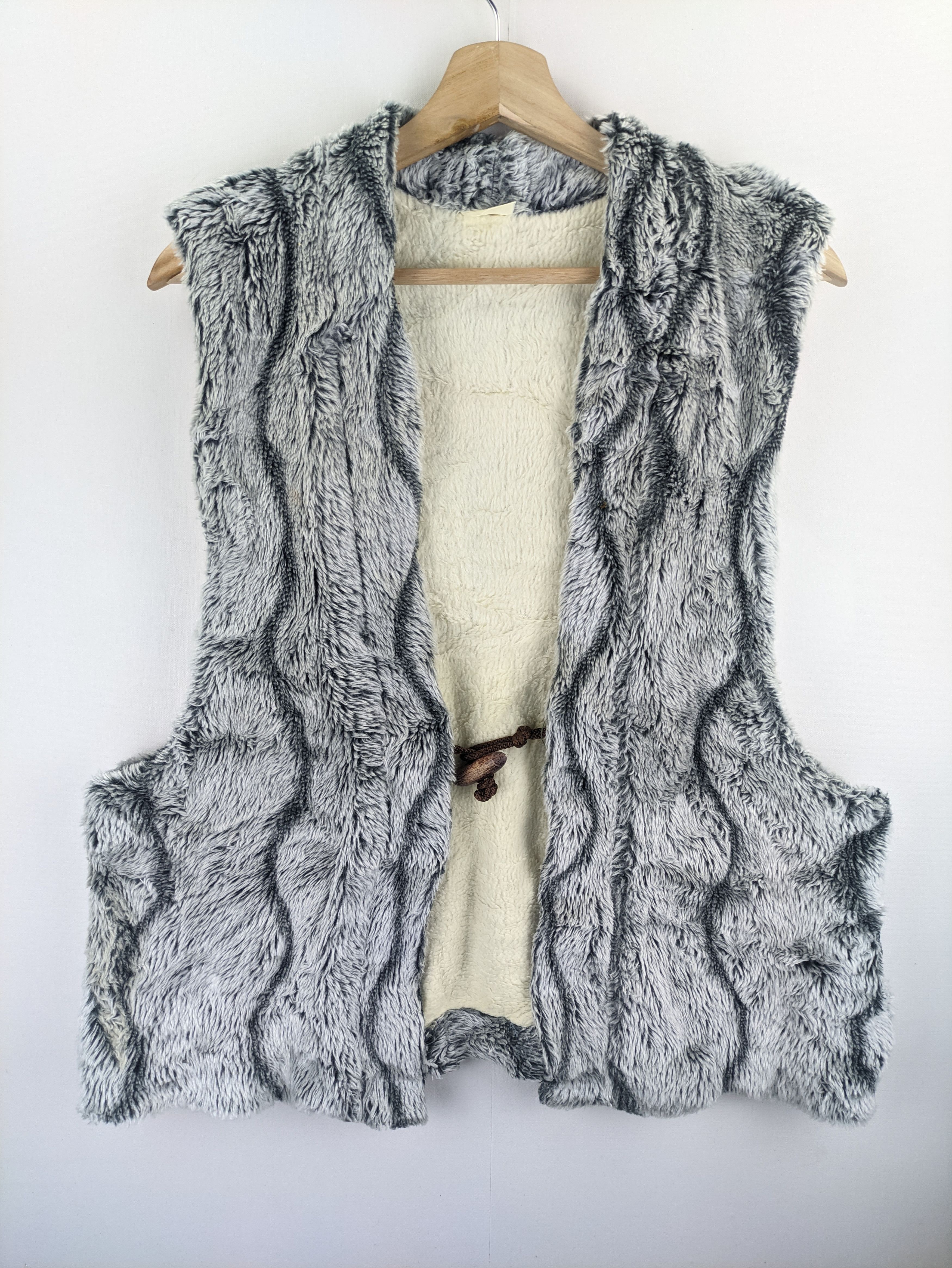 image of Vintage Stealsfraux Fur Vest Unbrand in Gray White, Women's (Size Medium)