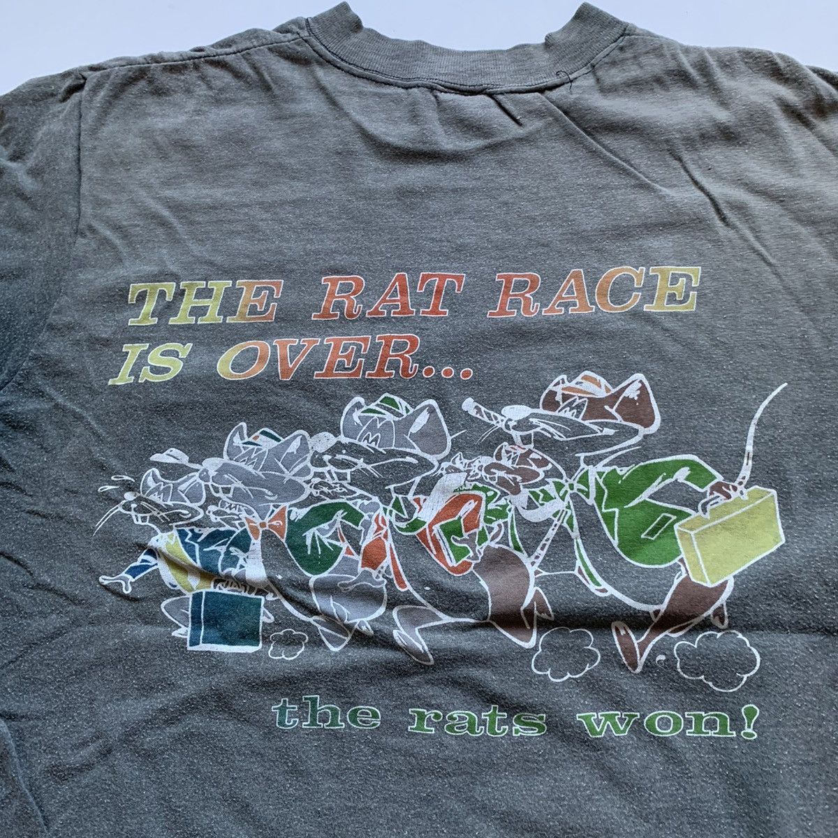 Vintage Vintage 80s The Rat Race Is Over Graphic Sun Faded T Shirt Size US M / EU 48-50 / 2 - 2 Thumbnail
