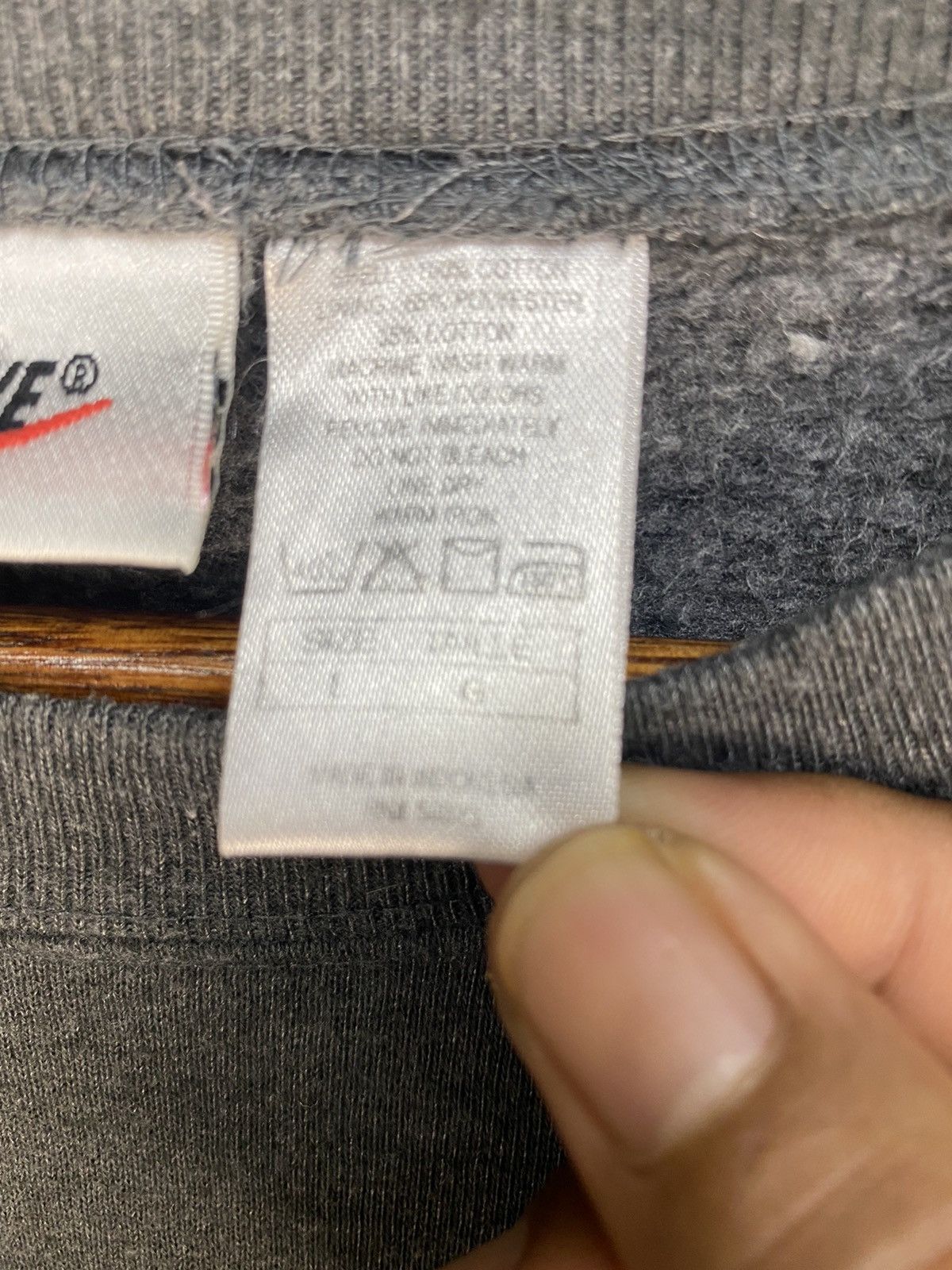 Nike Vintage 90s Nike Swoosh Sweatshirt Size US L / EU 52-54 / 3 - 7 Thumbnail