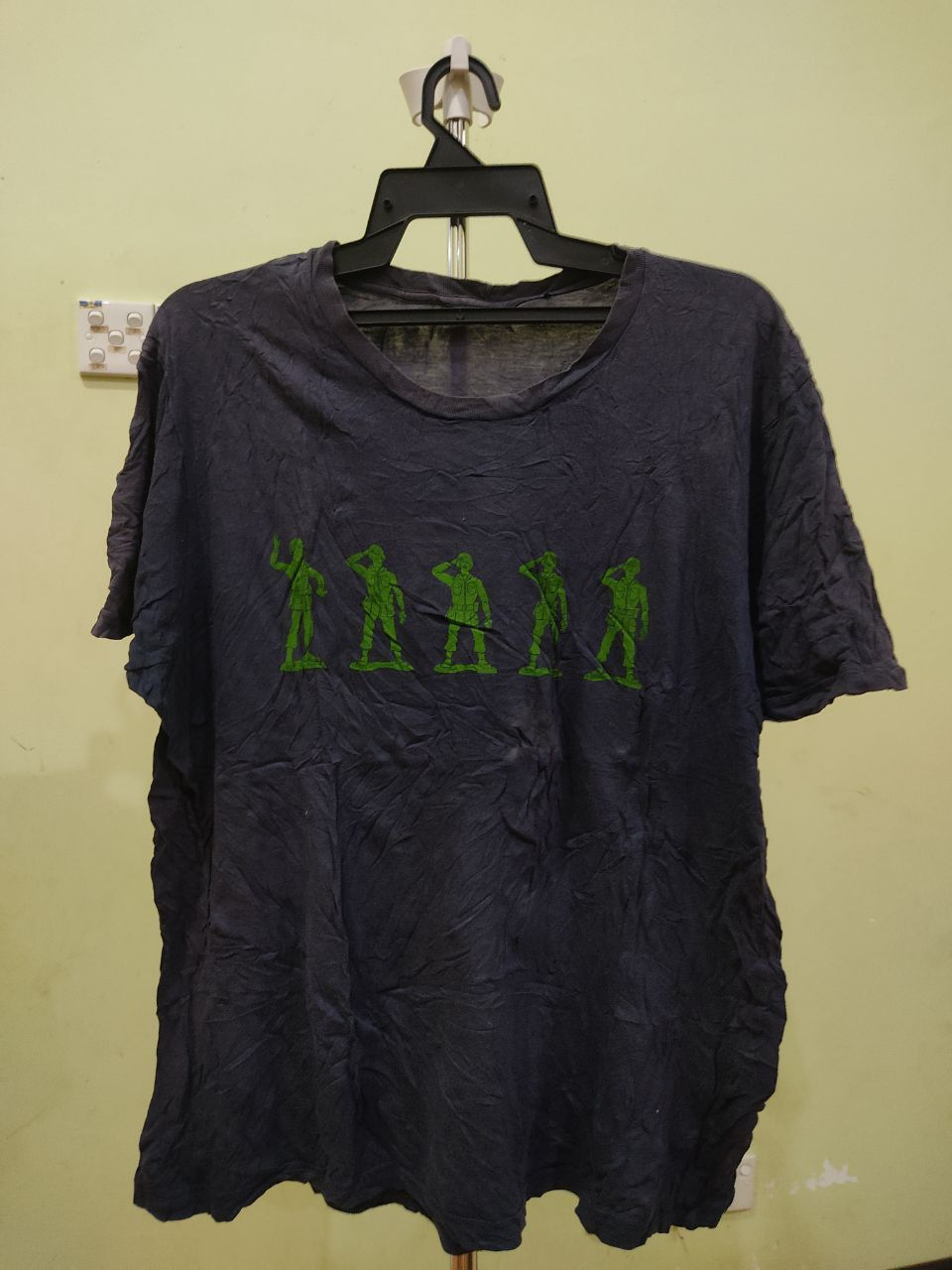 Anime × Uniqlo Toy Soldier Tee Size US M / EU 48-50 / 2 - 1 Thumbnail