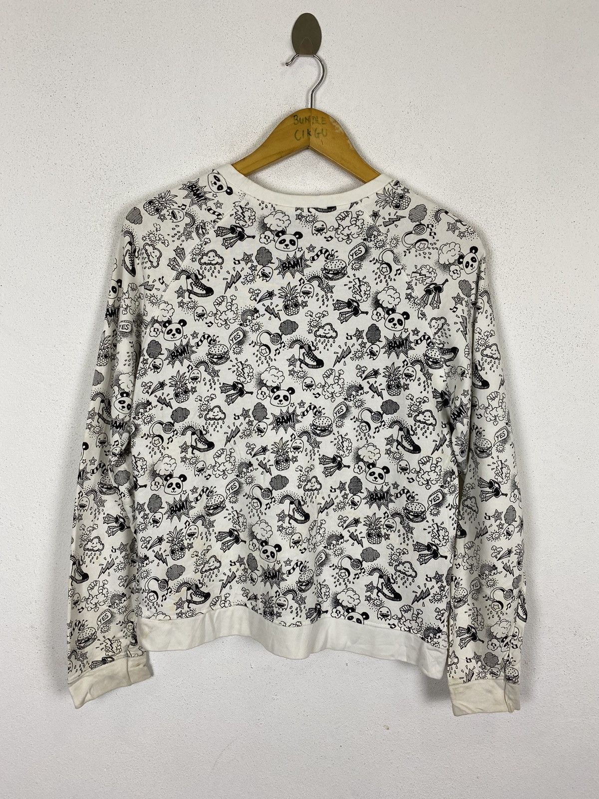 Forever 21 FULL PRINT SWEATER by FOREVER 21 Size US S / EU 44-46 / 1 - 3 Thumbnail