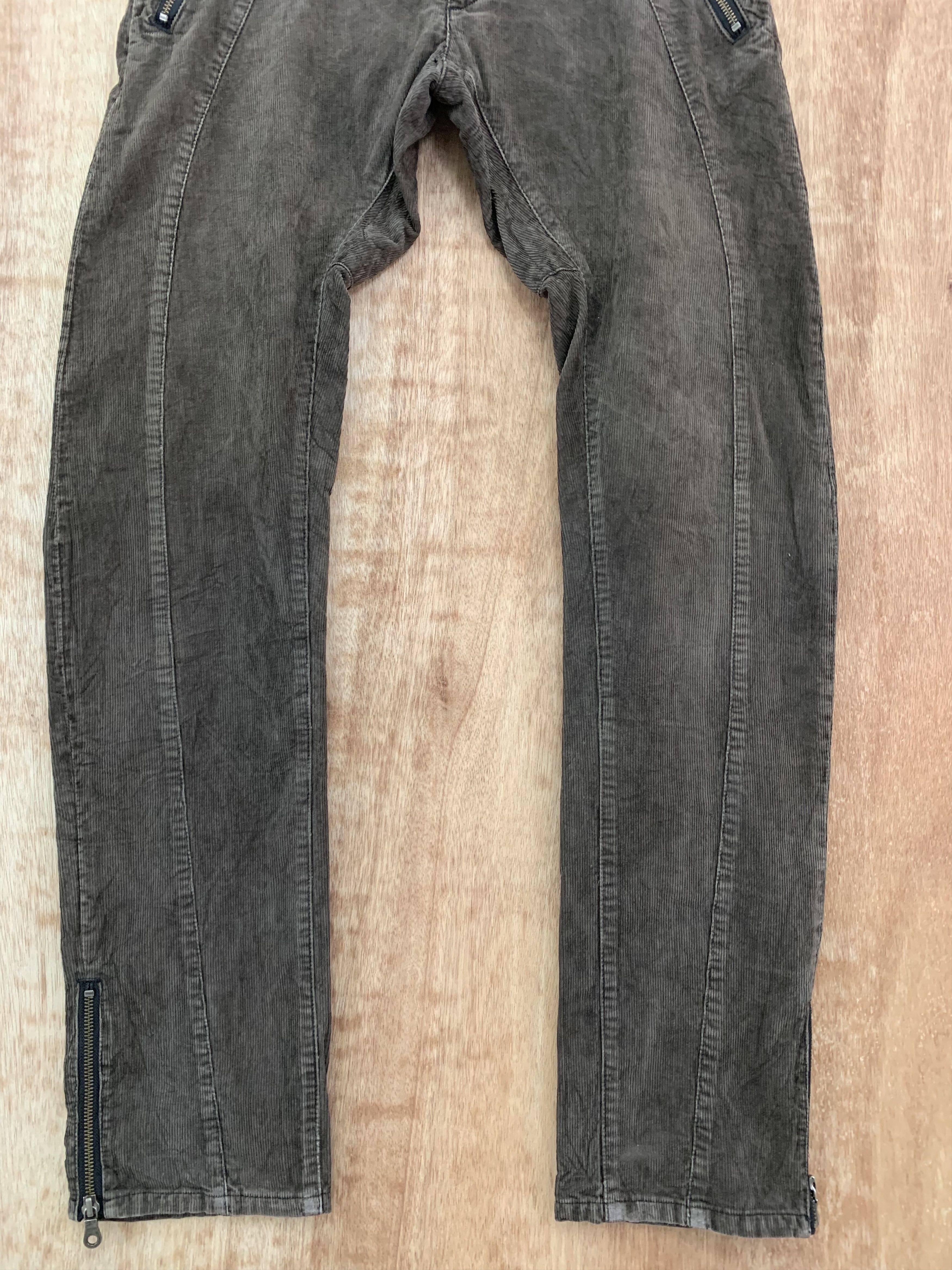 Japanese Brand Conduroy Pants Curve Style Japanese Branded Zipper Pocket Size US 31 - 3 Thumbnail