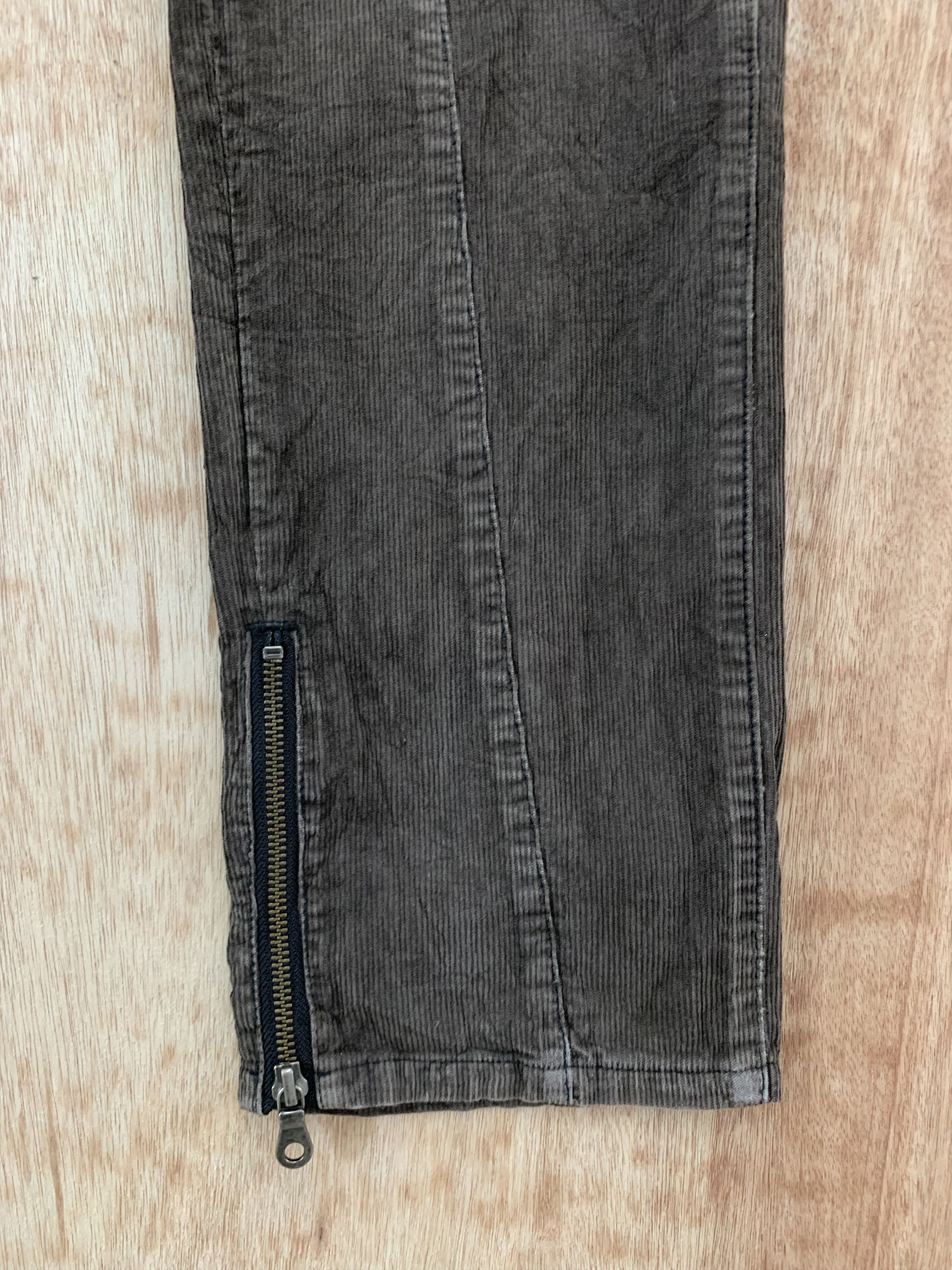 Japanese Brand Conduroy Pants Curve Style Japanese Branded Zipper Pocket Size US 31 - 9 Thumbnail