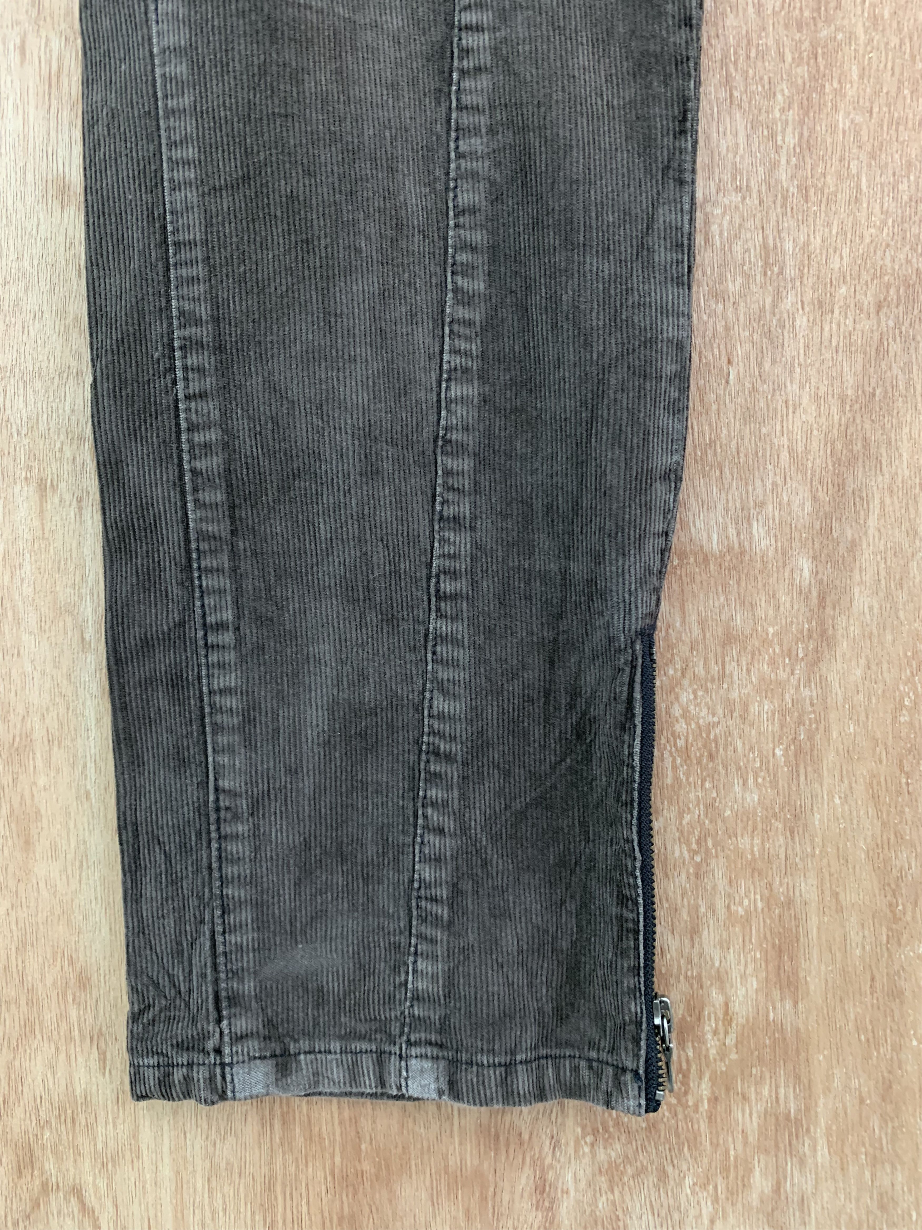 Japanese Brand Conduroy Pants Curve Style Japanese Branded Zipper Pocket Size US 31 - 6 Thumbnail