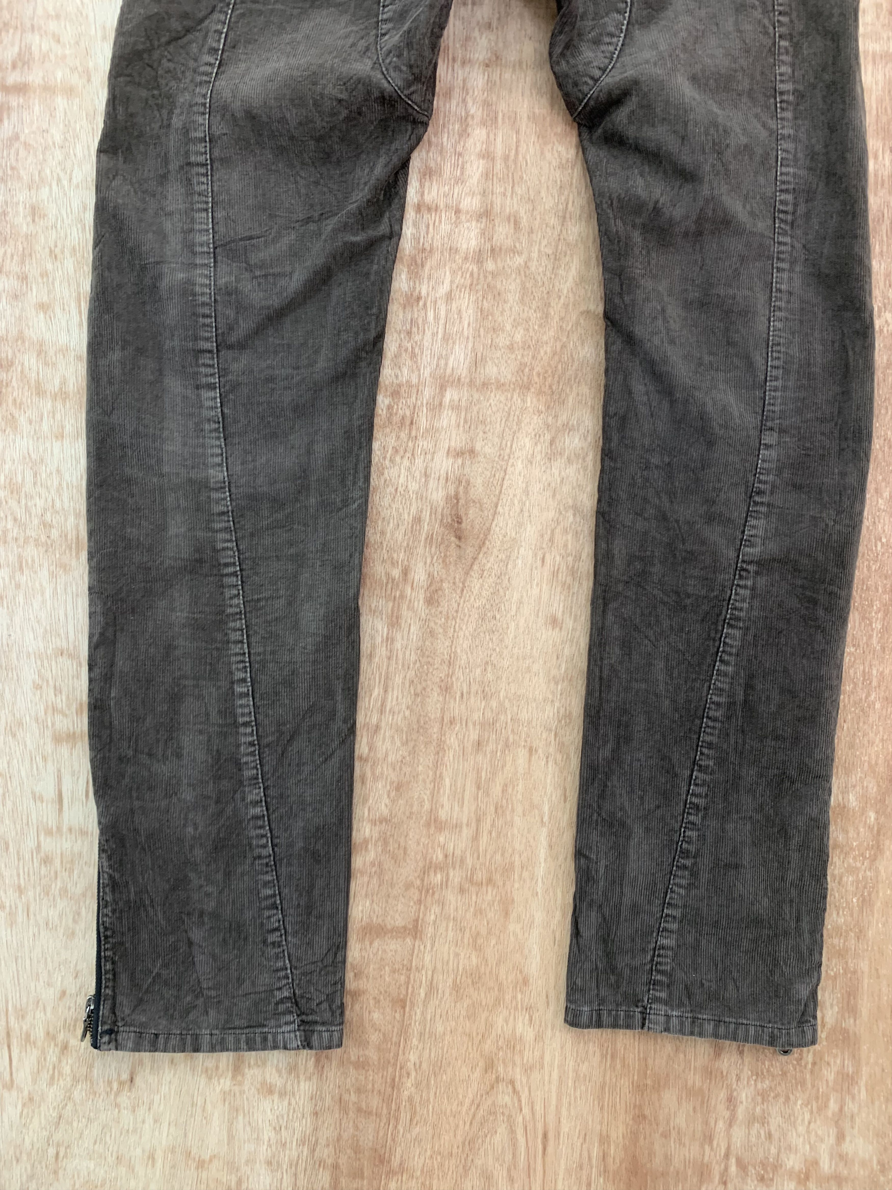 Japanese Brand Conduroy Pants Curve Style Japanese Branded Zipper Pocket Size US 31 - 11 Thumbnail