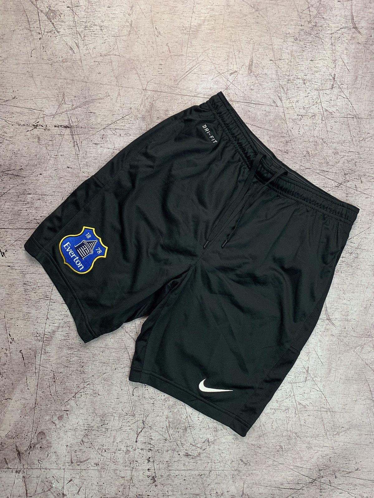 Nike Nike Everton Vintage Shorts Size US 32 / EU 48 - 1 Thumbnail
