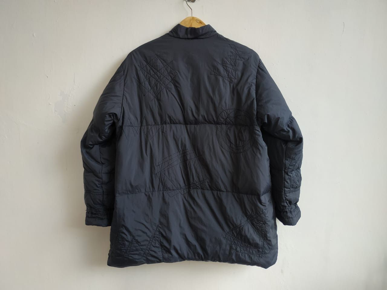 Hai Sporting Gear Fit S to M, Reversible Geometric-Stitch Pattern Down Jacket Size US M / EU 48-50 / 2 - 6 Thumbnail