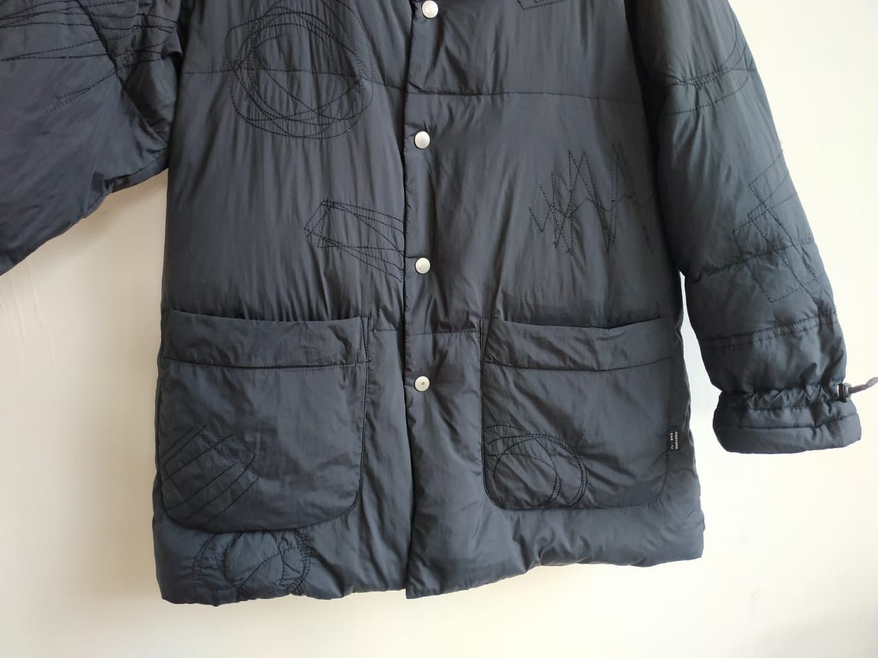 Hai Sporting Gear Fit S to M, Reversible Geometric-Stitch Pattern Down Jacket Size US M / EU 48-50 / 2 - 5 Thumbnail