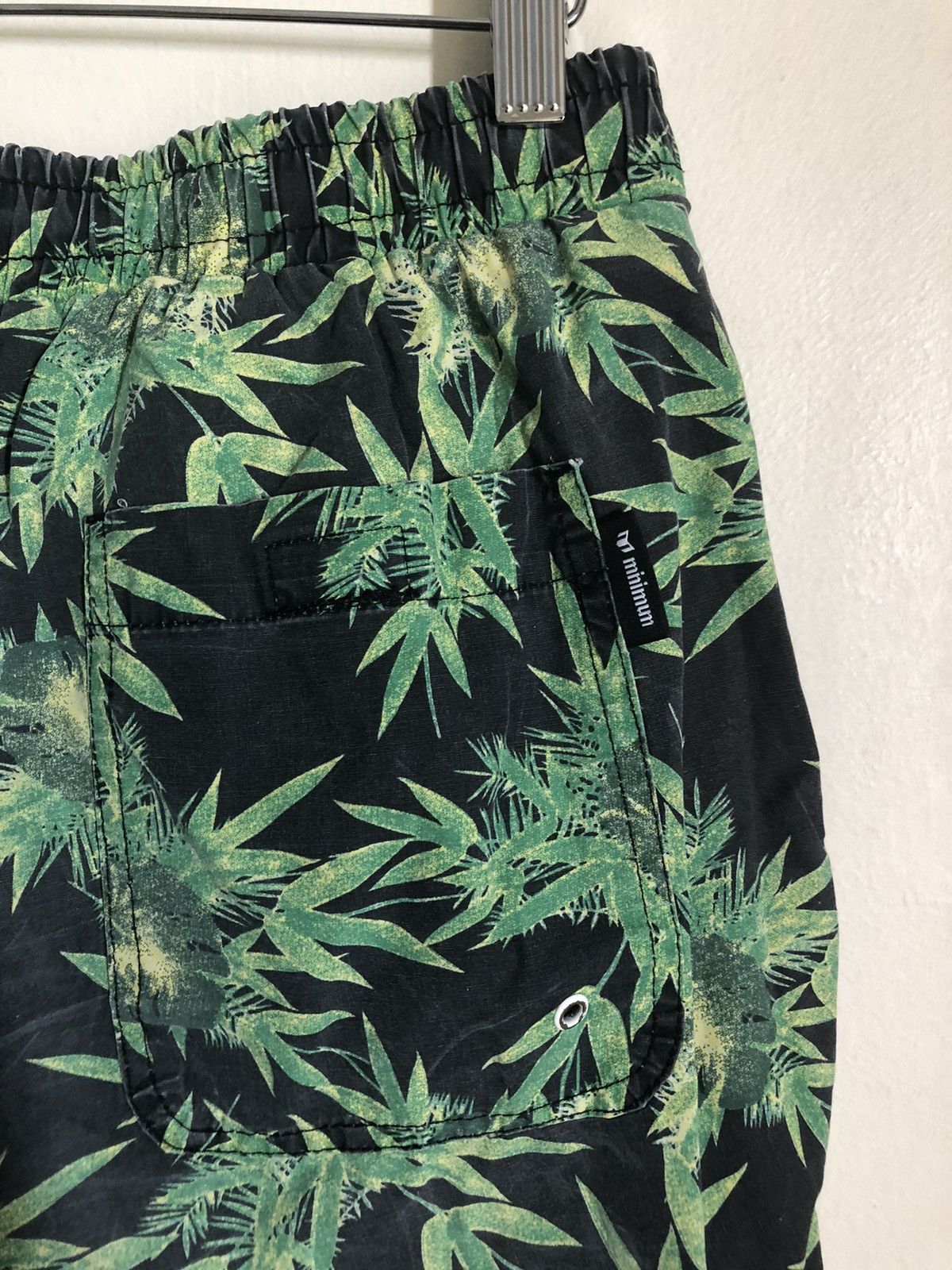 Minimum Minimum Swim shorts trunks Bamboo leaves pattern Size US 32 / EU 48 - 6 Thumbnail