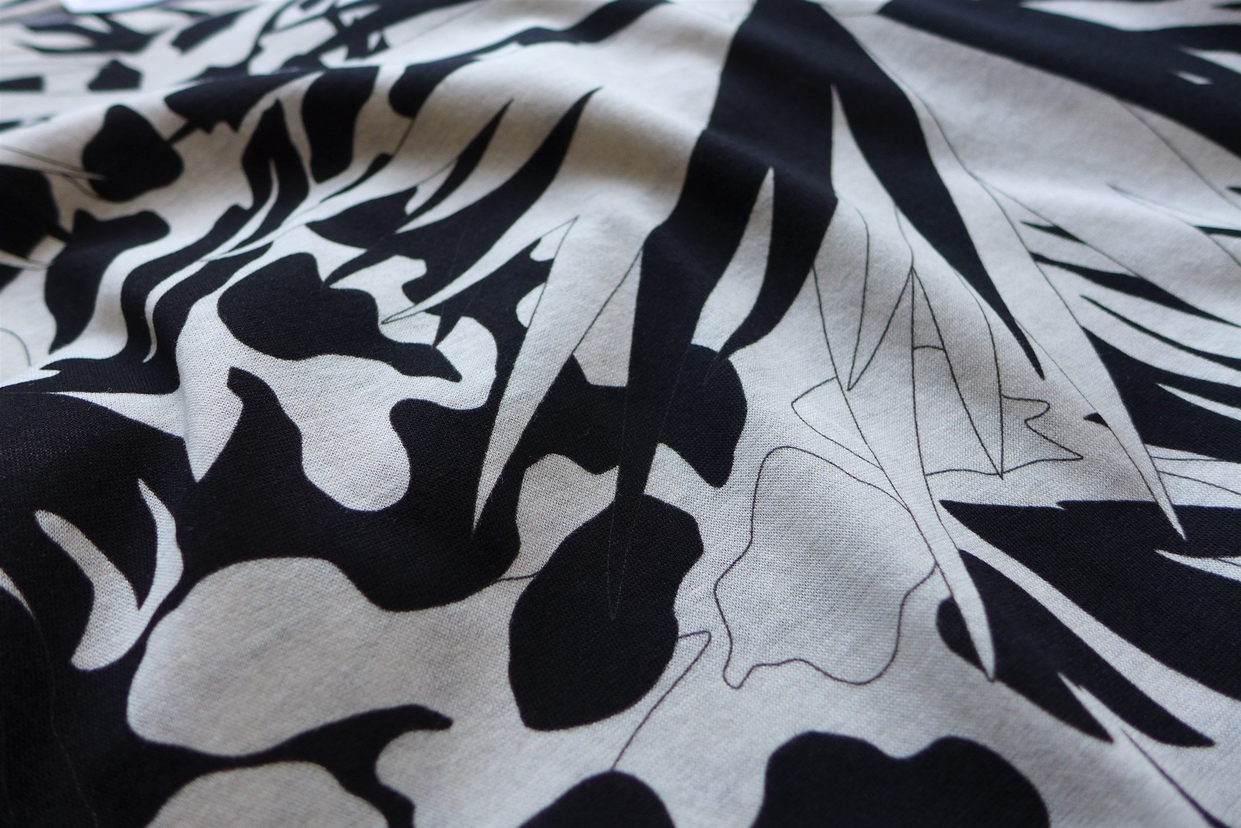 Saint Laurent Paris Saint Laurent SS20 Jungle Flower Print T-Shirt Size US S / EU 44-46 / 1 - 8 Thumbnail