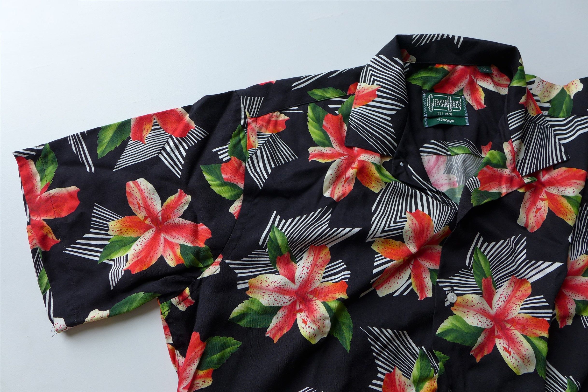 Gitman Bros. Vintage Gitman Vintage Hibiscus Rayon Camp Short-Sleeve Shirt Size US L / EU 52-54 / 3 - 9 Thumbnail