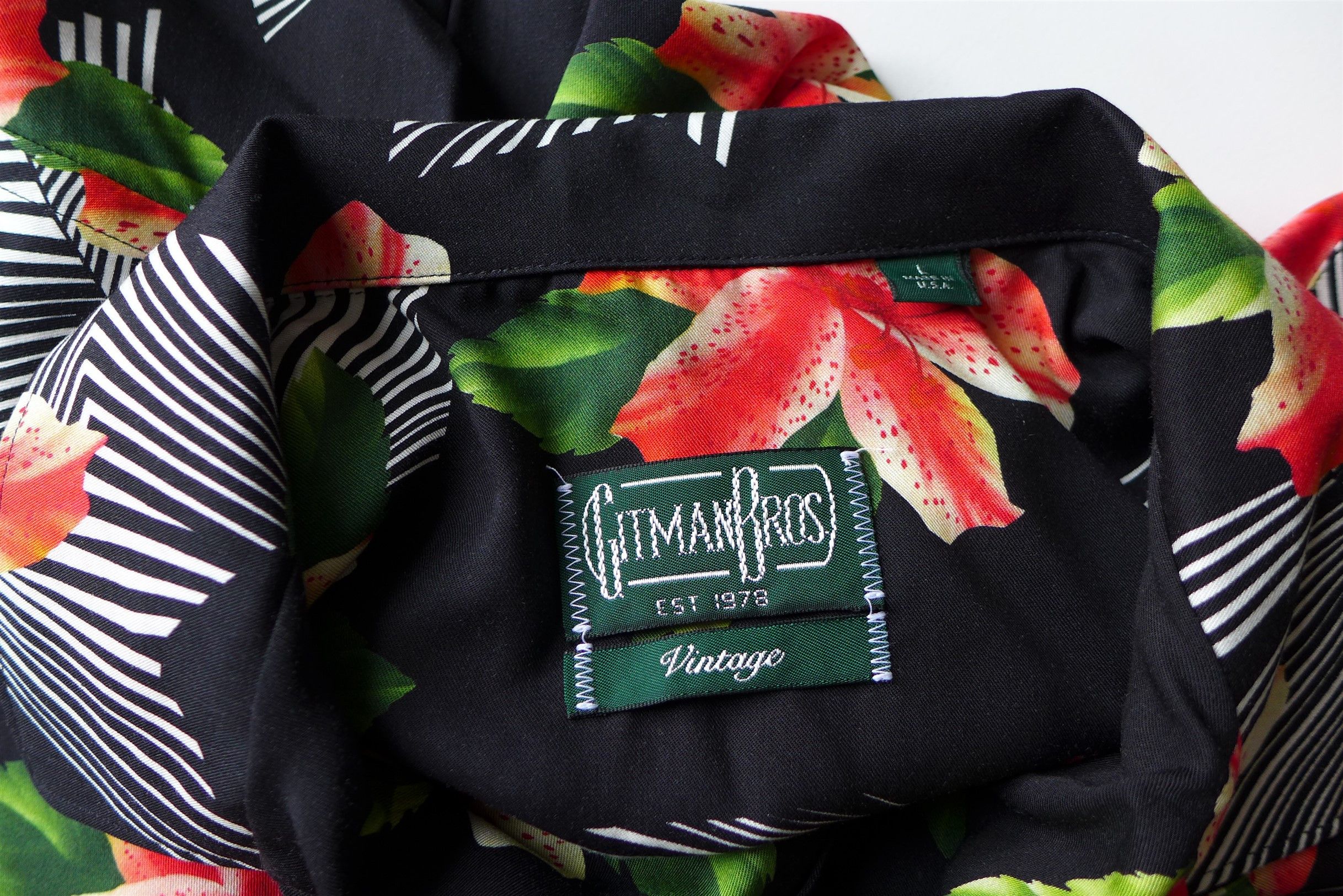 Gitman Bros. Vintage Gitman Vintage Hibiscus Rayon Camp Short-Sleeve Shirt Size US L / EU 52-54 / 3 - 10 Thumbnail