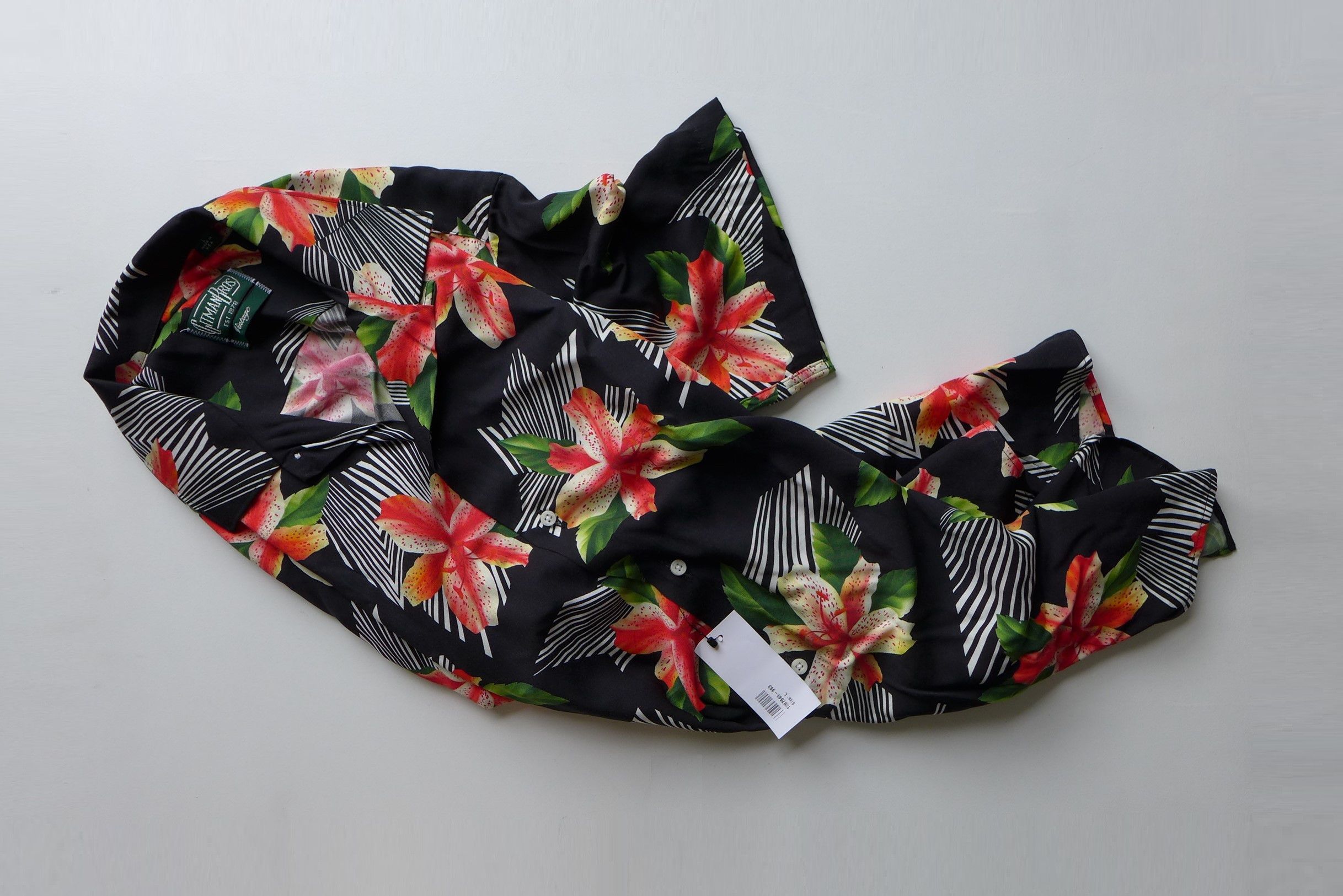 Gitman Bros. Vintage Gitman Vintage Hibiscus Rayon Camp Short-Sleeve Shirt Size US L / EU 52-54 / 3 - 8 Thumbnail