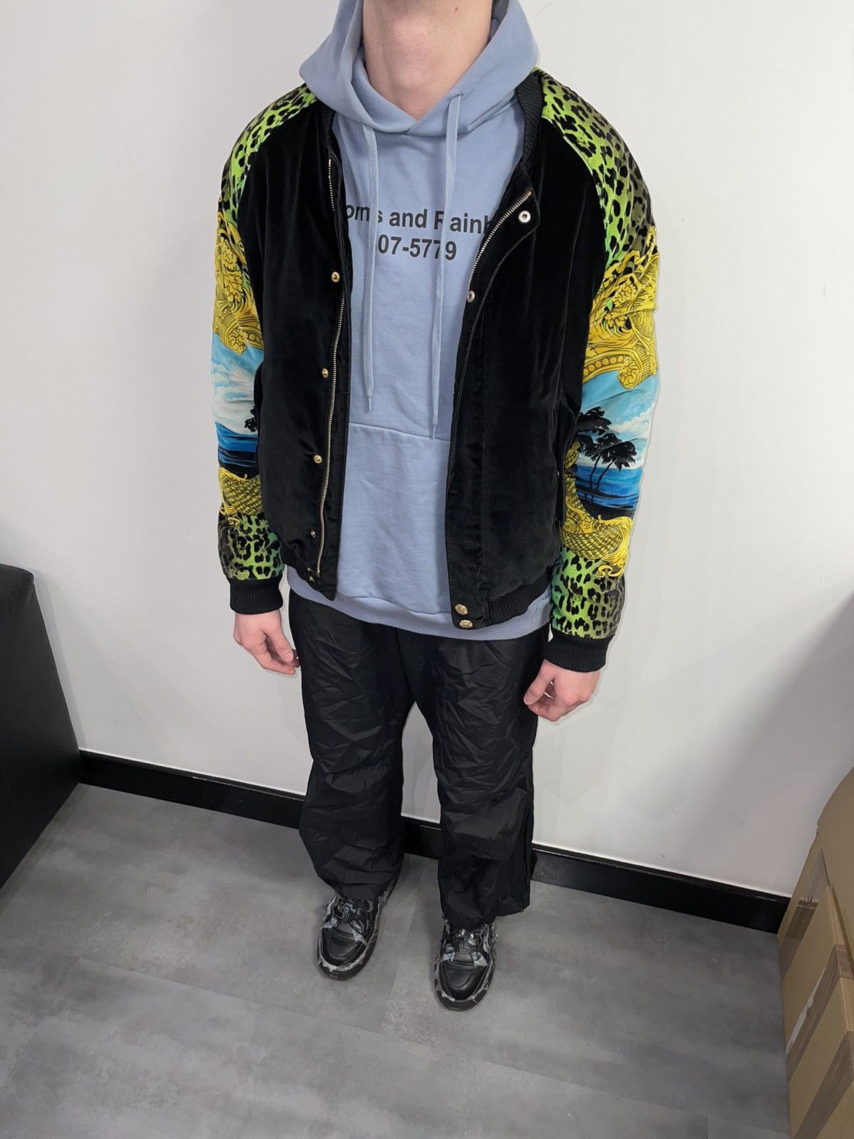 Versace AW11 Versace X H&M Abstract Printed Velvet Bomber Jacket Size US XL / EU 56 / 4 - 8 Thumbnail