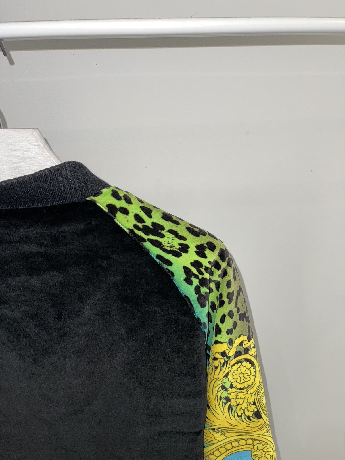Versace AW11 Versace X H&M Abstract Printed Velvet Bomber Jacket Size US XL / EU 56 / 4 - 6 Thumbnail