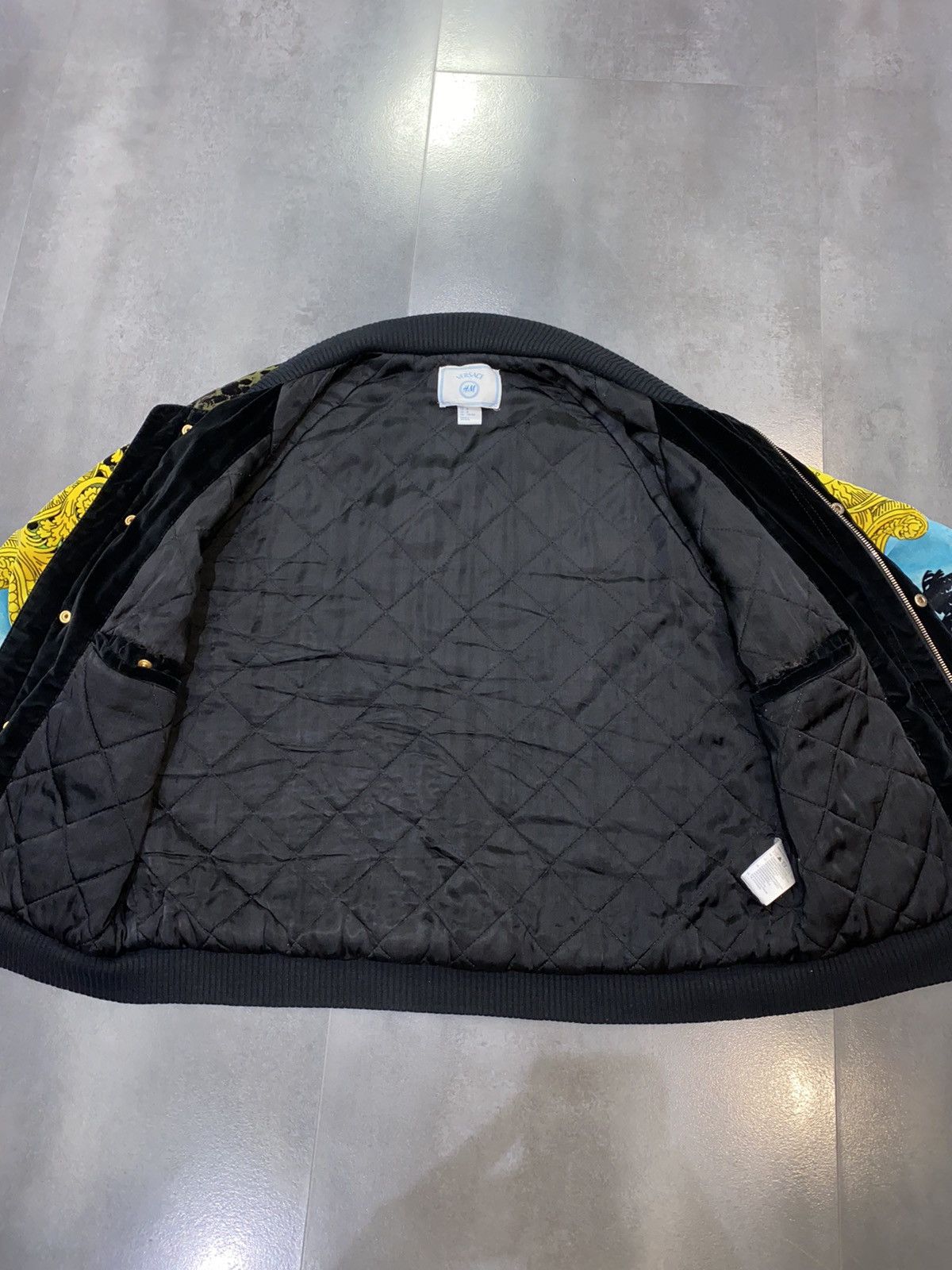 Versace AW11 Versace X H&M Abstract Printed Velvet Bomber Jacket Size US XL / EU 56 / 4 - 15 Thumbnail