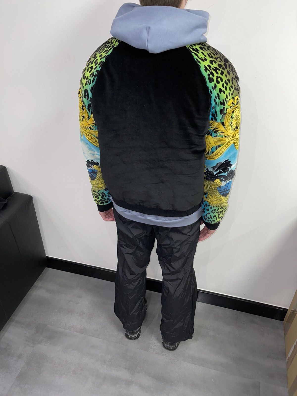 Versace AW11 Versace X H&M Abstract Printed Velvet Bomber Jacket Size US XL / EU 56 / 4 - 9 Thumbnail