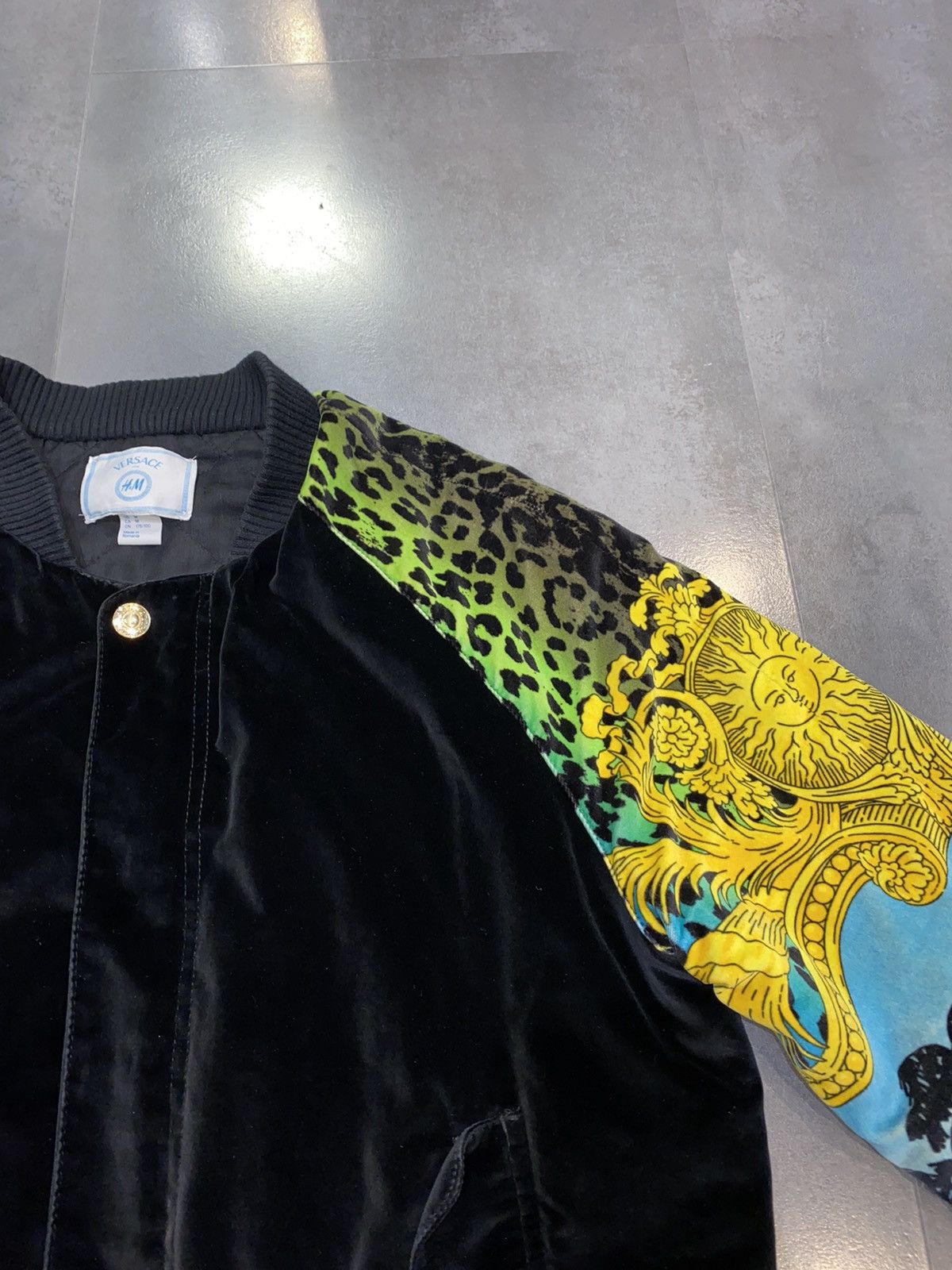 Versace AW11 Versace X H&M Abstract Printed Velvet Bomber Jacket Size US XL / EU 56 / 4 - 13 Thumbnail