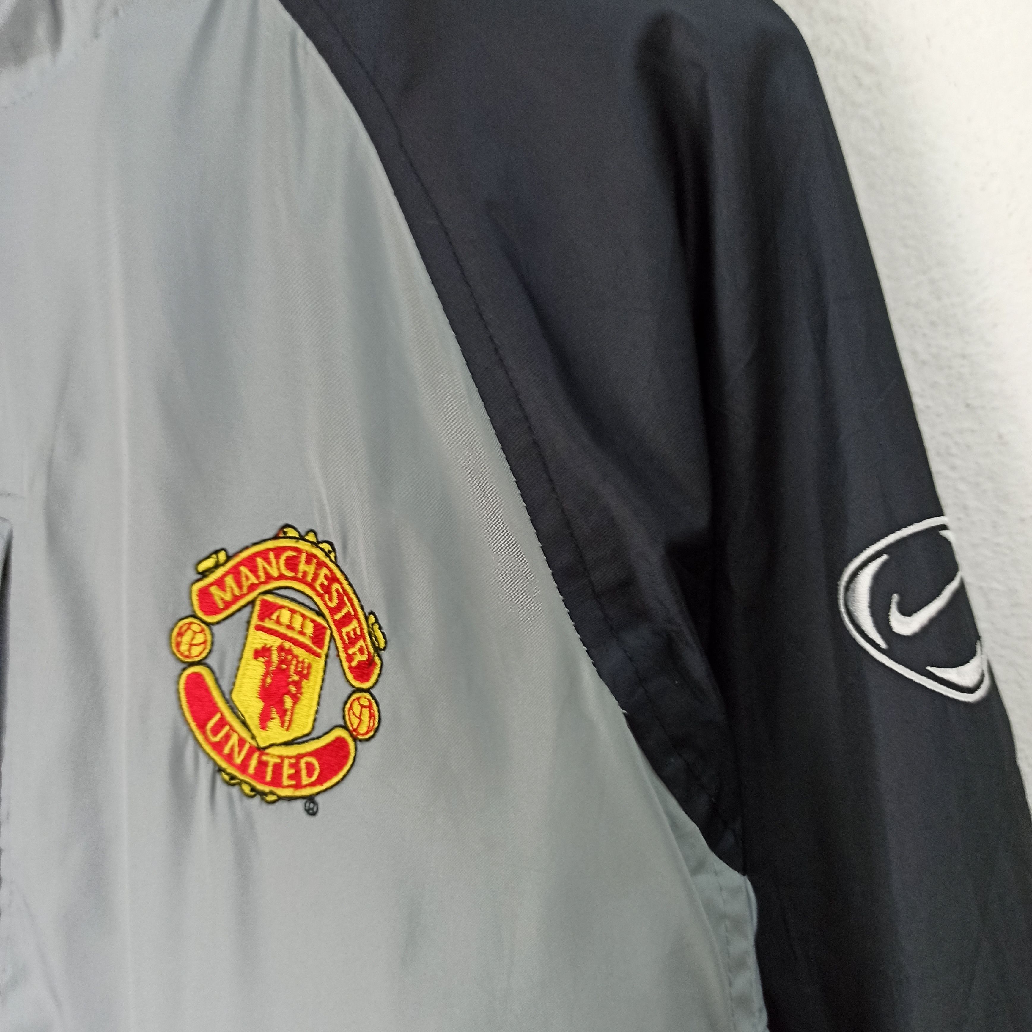 Nike Vintage Nike Manchester United EPL Vodafone Logo Size US L / EU 52-54 / 3 - 3 Thumbnail