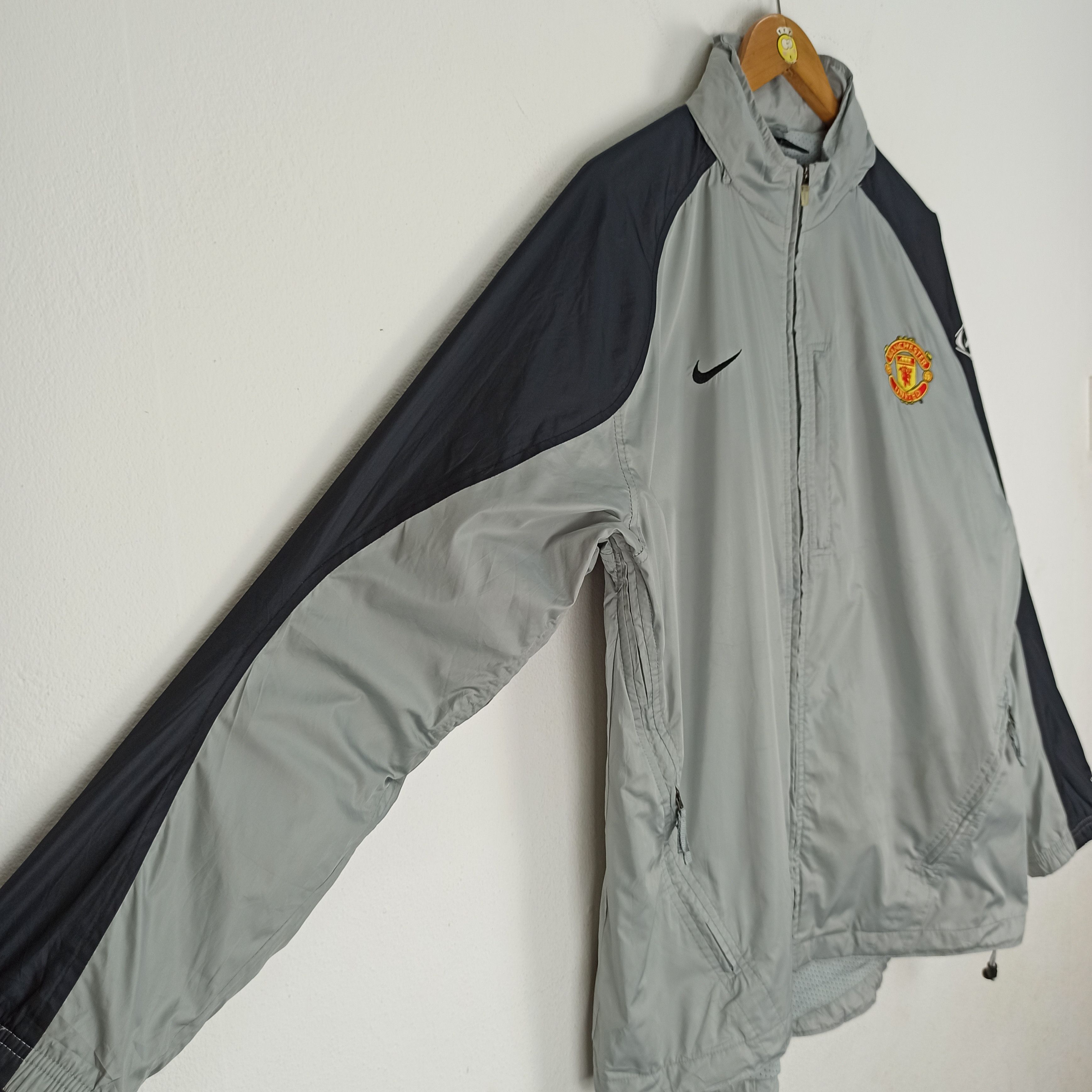Nike Vintage Nike Manchester United EPL Vodafone Logo Size US L / EU 52-54 / 3 - 4 Thumbnail