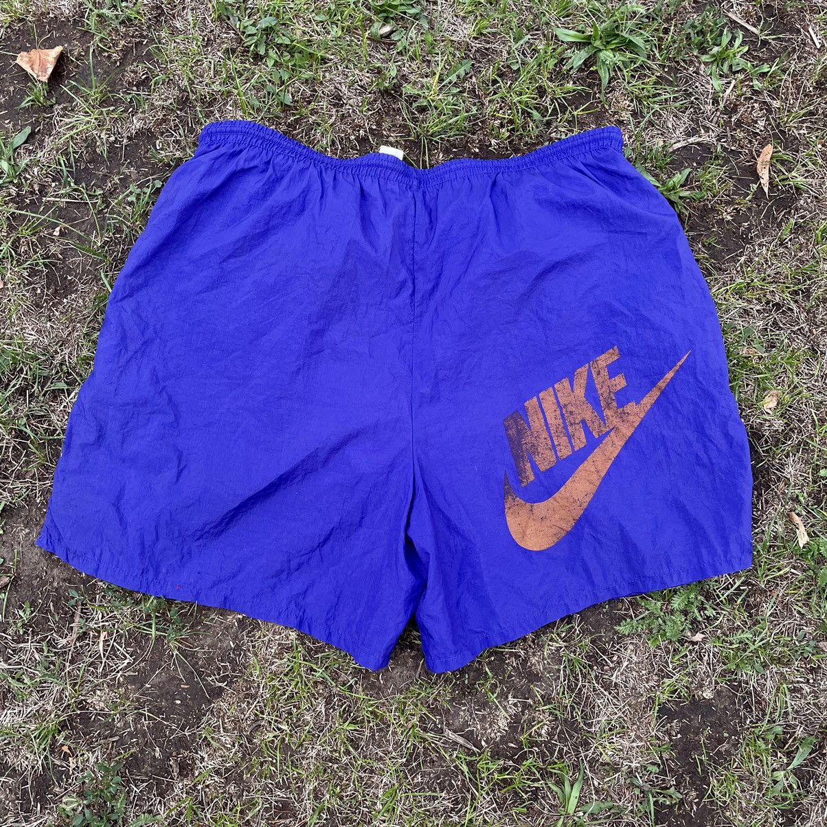Vintage Vintage 90s Nike Swoosh Shorts Y2K Streetwear Baggy Faded 34 Size US 34 / EU 50 - 1 Thumbnail