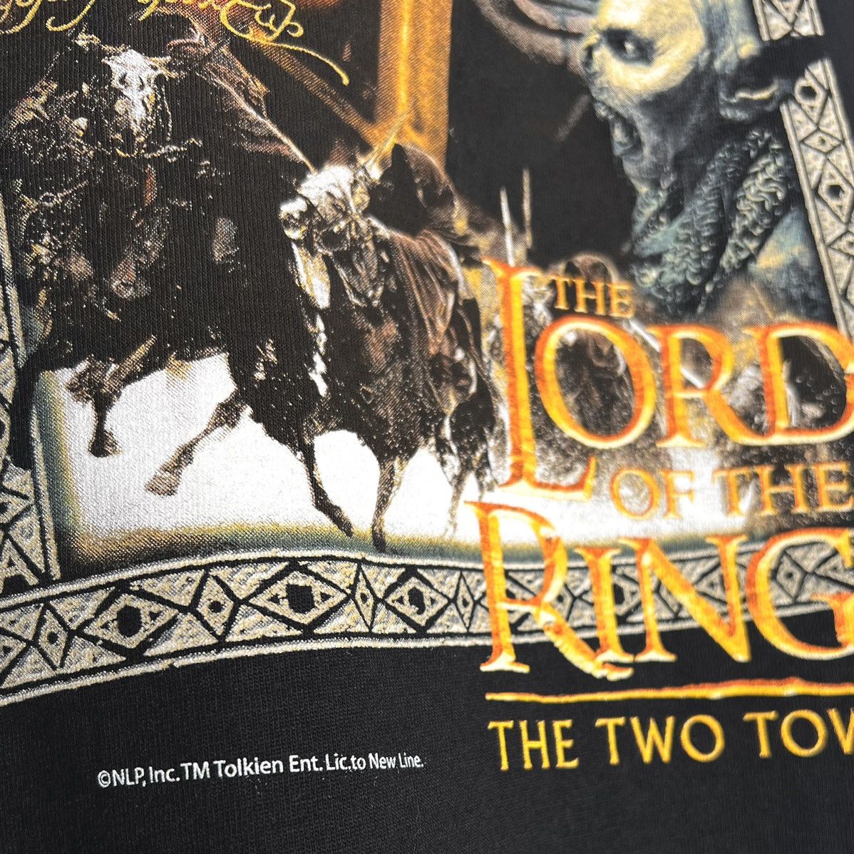 Vintage Vintage 2003 Lord Of The Rings Two Towers Aragorn Orcs Tee Size US L / EU 52-54 / 3 - 4 Thumbnail