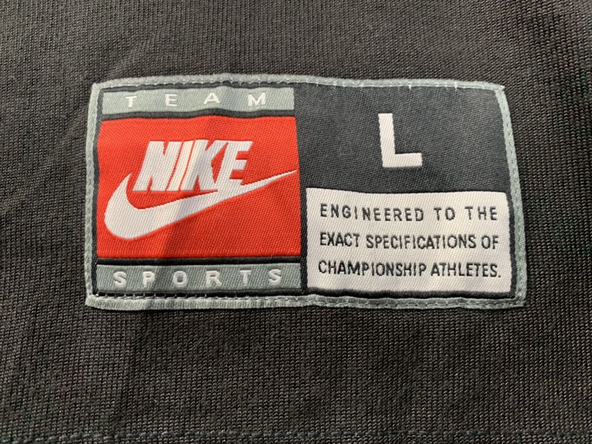 Nike Vintage Nike Basketball Middle Logo Zipper Tee Size US L / EU 52-54 / 3 - 7 Thumbnail