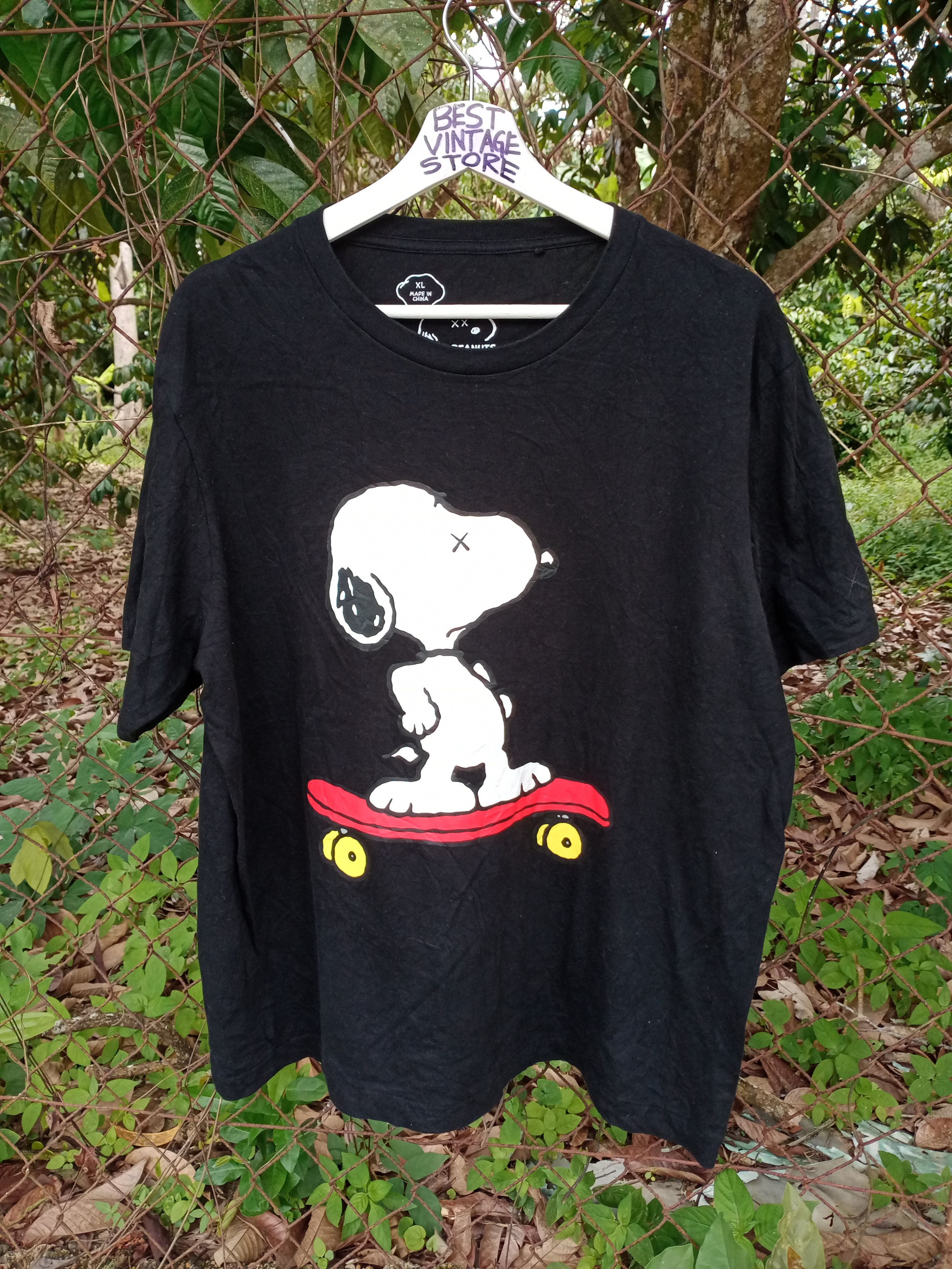 Kaws × Peanuts × Uniqlo Joe Peanuts X Kaws X UT Uniqlo nice design Tee Size US L / EU 52-54 / 3 - 1 Thumbnail