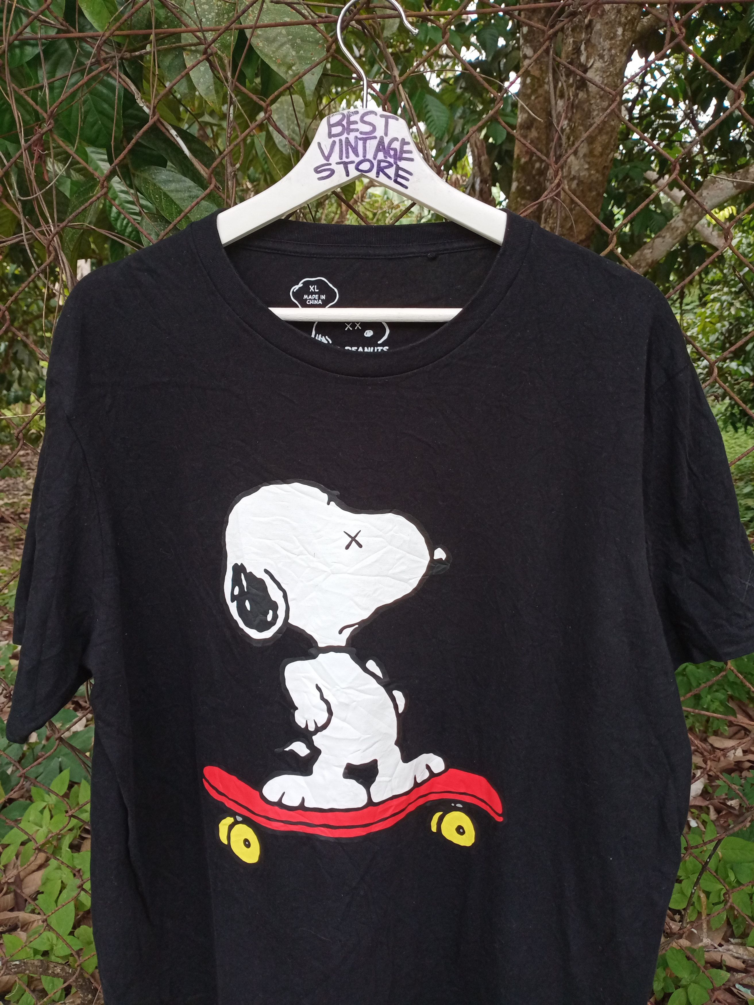 Kaws × Peanuts × Uniqlo Joe Peanuts X Kaws X UT Uniqlo nice design Tee Size US L / EU 52-54 / 3 - 2 Thumbnail