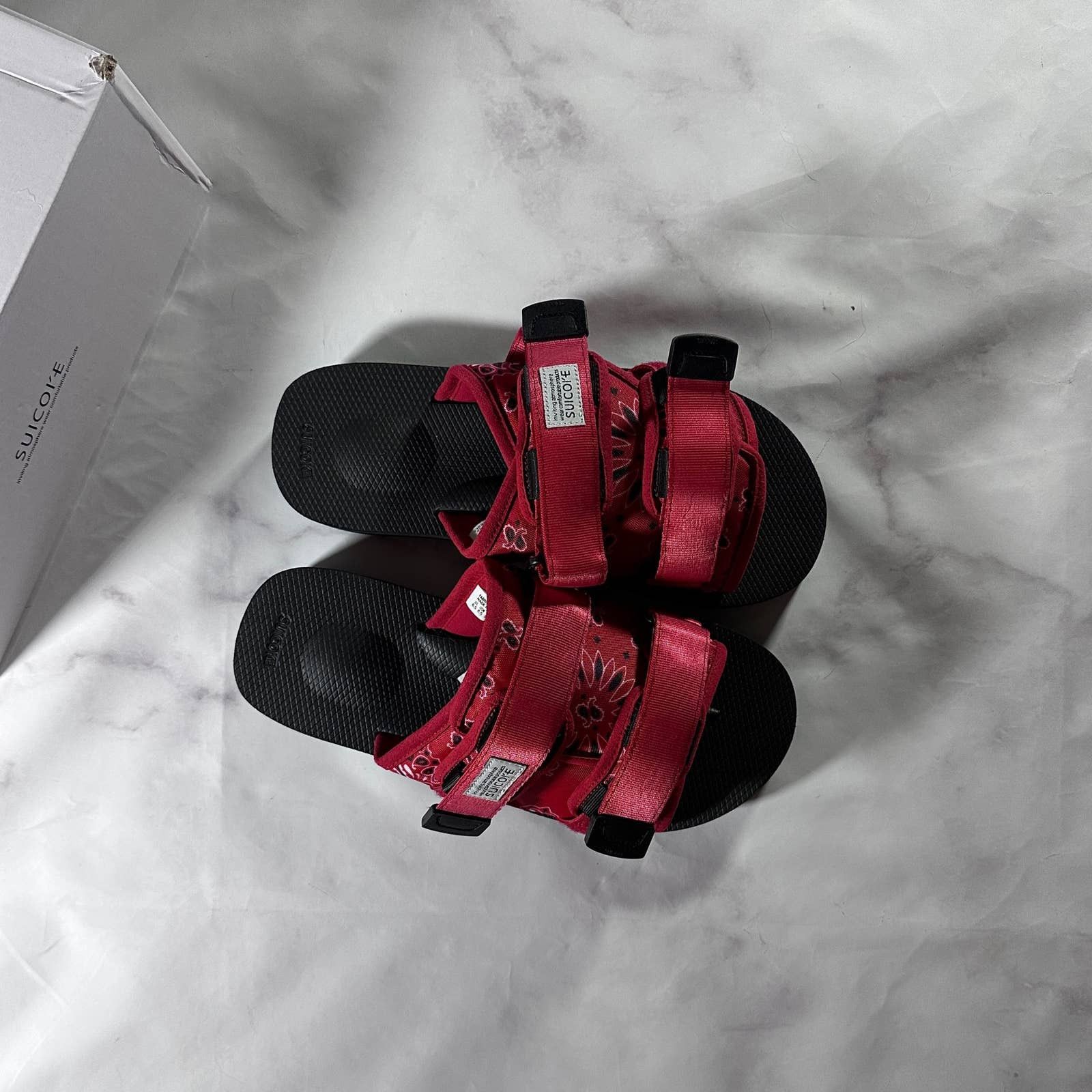 suicoke red