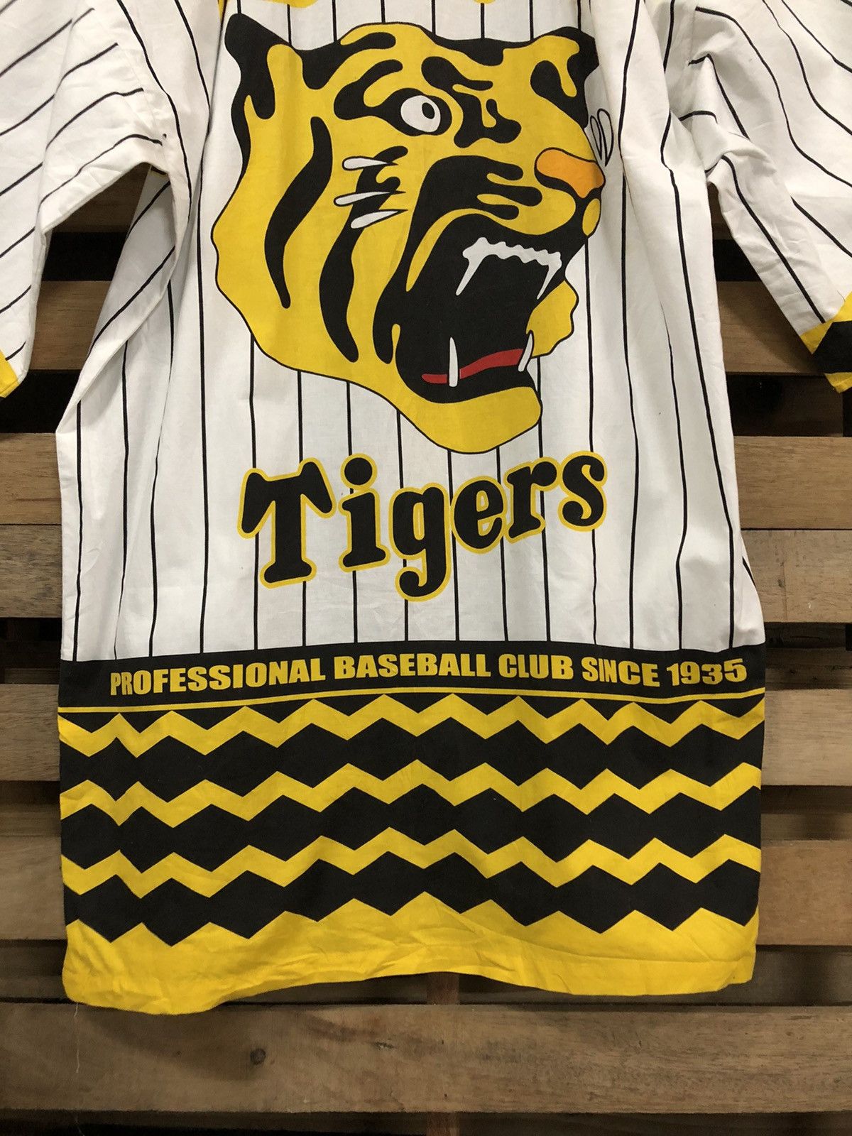 Japanese Brand × MLB × Vintage Vintage Hanshin Tiger Big Logo Kimono Sanjuro Size US M / EU 48-50 / 2 - 3 Thumbnail