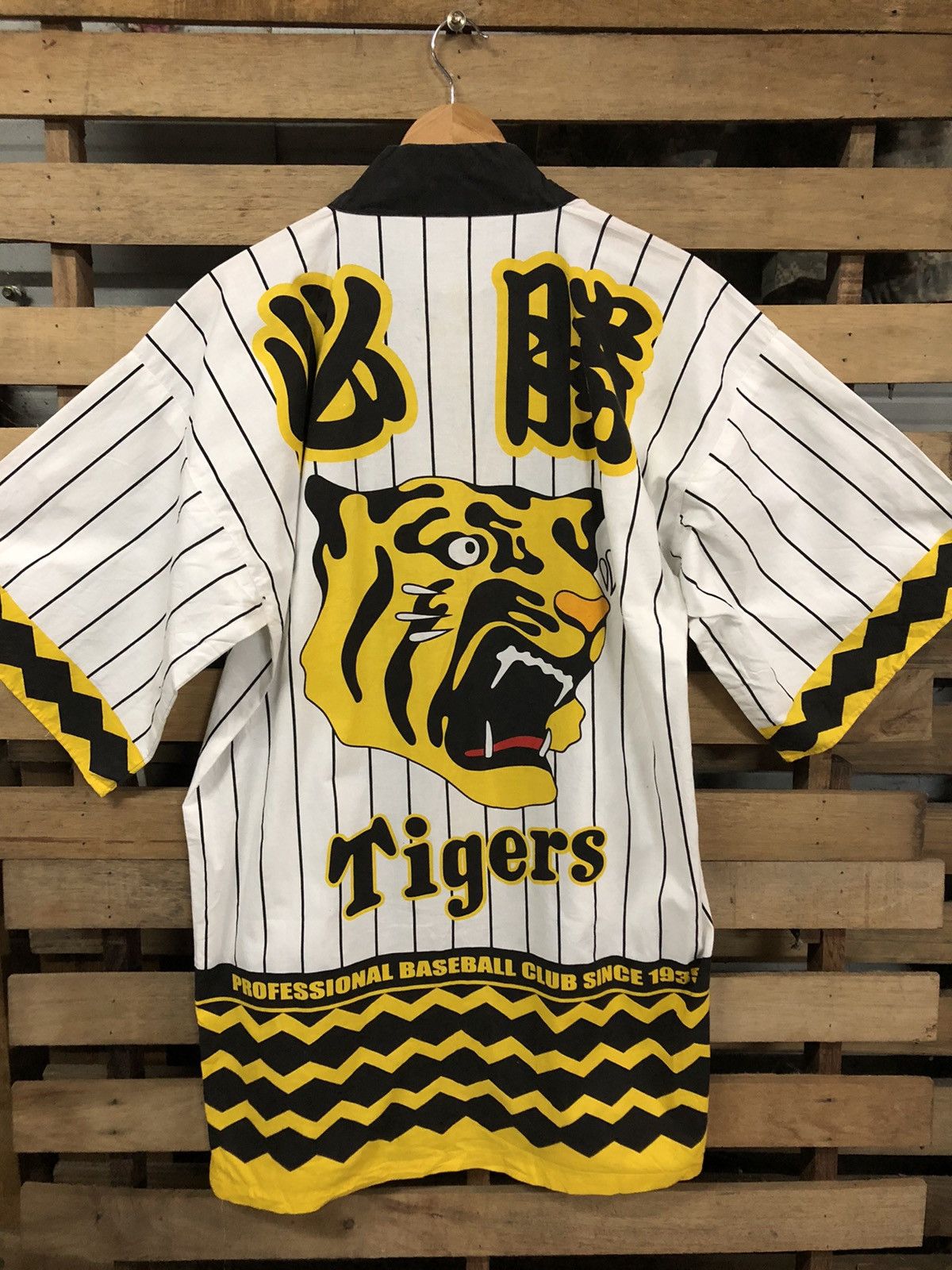 image of Mlb x Vintage Hanshin Tiger Big Logo Kimono Sanjuro in White, Men's (Size Medium)