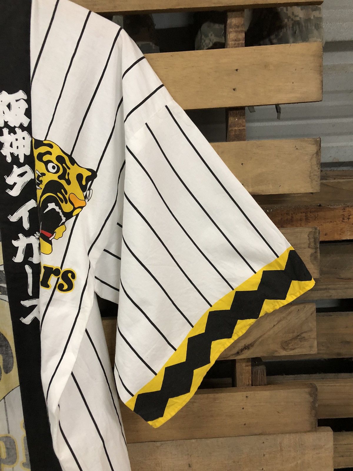 Japanese Brand × MLB × Vintage Vintage Hanshin Tiger Big Logo Kimono Sanjuro Size US M / EU 48-50 / 2 - 6 Thumbnail